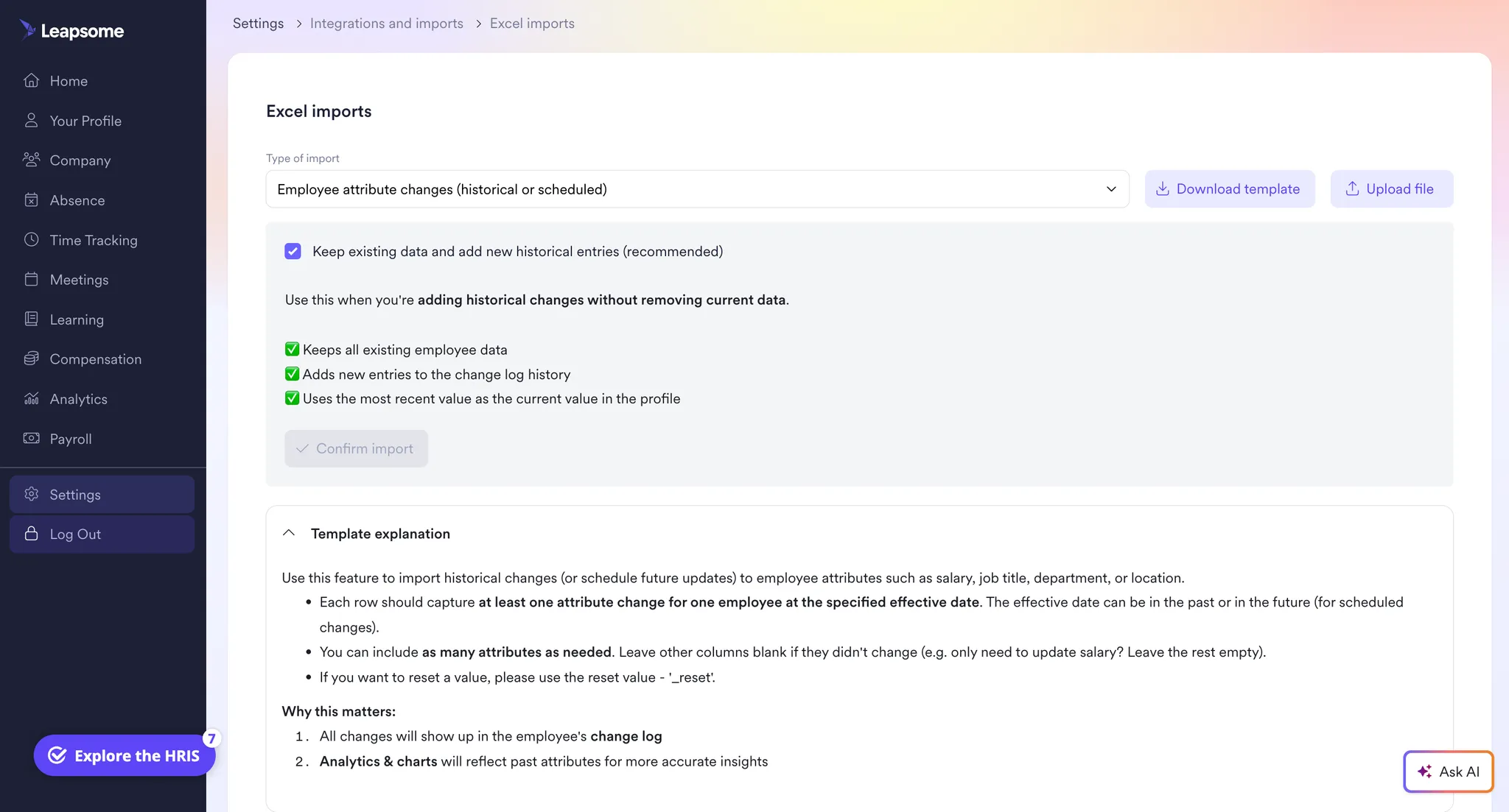 Screenshot der Leapsome HRIS-Einstellung zum Import historischer Mitarbeiterattribute mit CSV-Upload und Spaltenzuordnung.