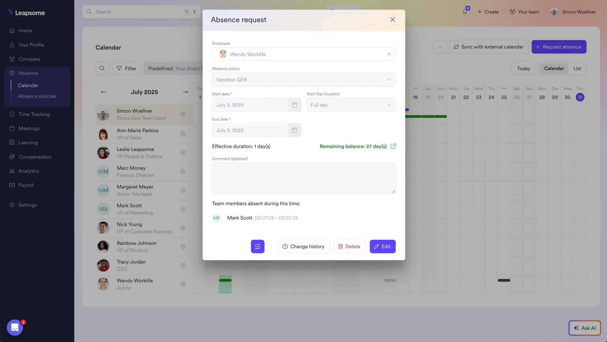 Screenshot des Leapsome Abwesenheits-Freigabeprozesses mit zusätzlichem Kontext zu Bearbeitungen und Erstellungsdatum.