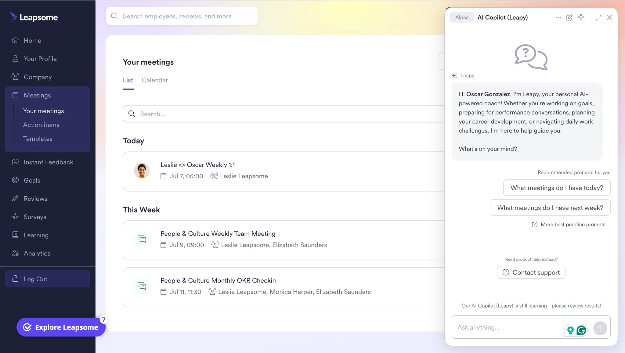 Screenshot des Leapsome AI Copilots mit empfohlenen Prompts für Mitarbeitende zu Zielen, Aufgaben und Updates.