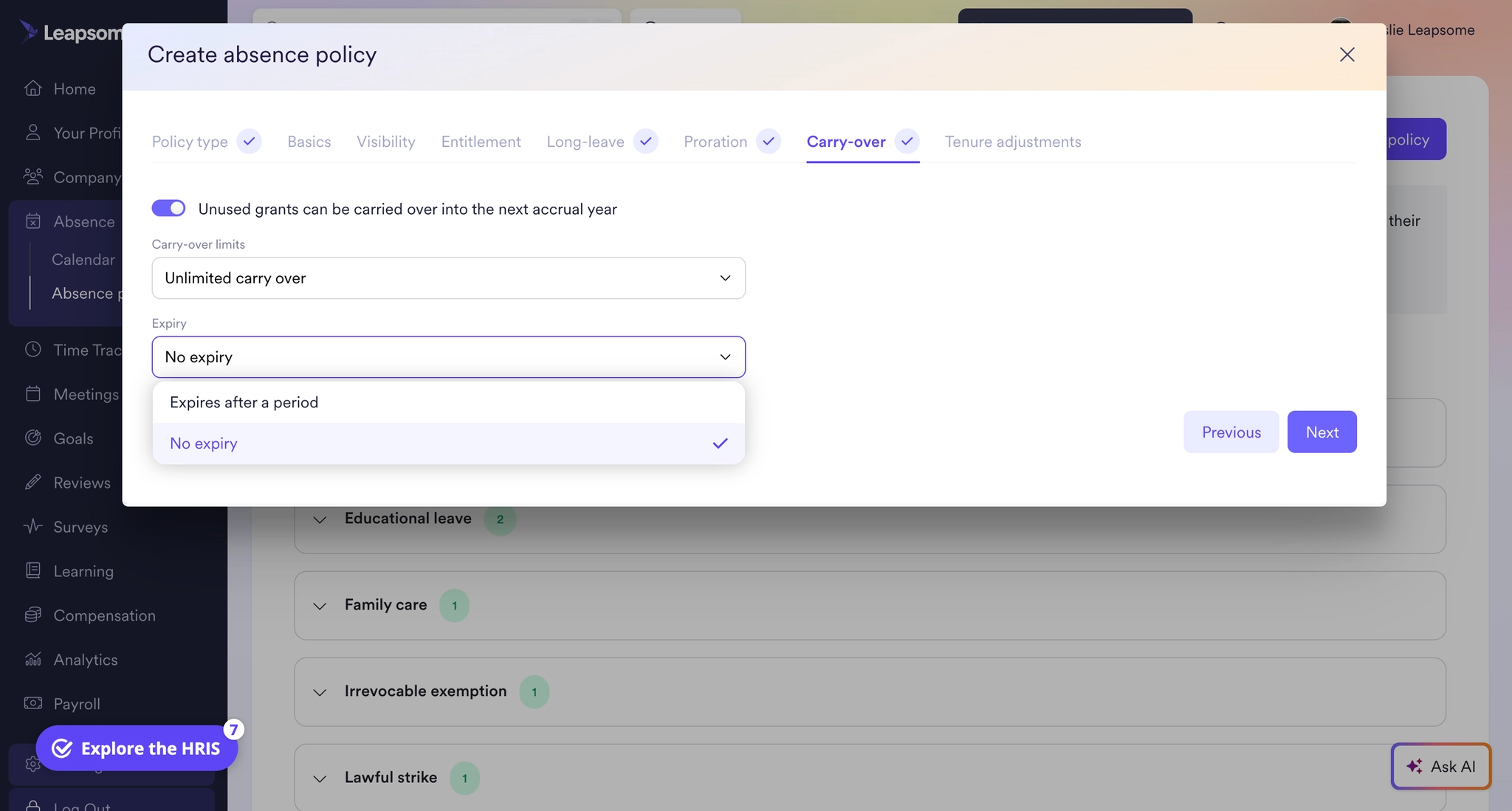 Screenshot des Abwesenheitsmoduls in Leapsome mit dem Abwesenheitsrichtlinien-Setup und Übertrag-Einstellungen, einschließlich unbegrenztem Übertrag und keiner Ablaufoption.