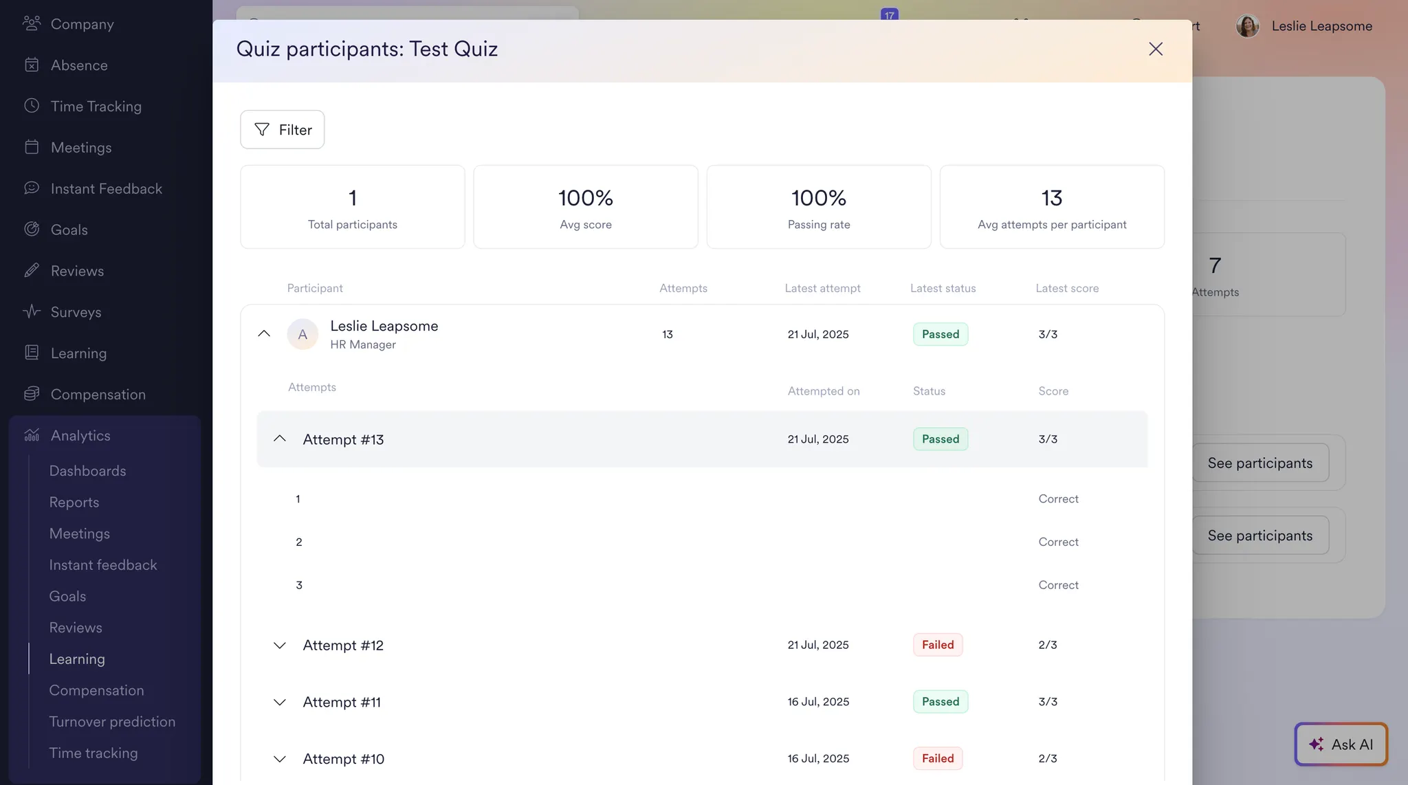 Screenshot der Quiz-Teilnehmenden-Übersicht in Leapsome mit Performance-Metriken der Teilnehmenden, Versuchshistorie und Bestanden-/Nicht-bestanden-Ergebnissen für ein Quiz.
