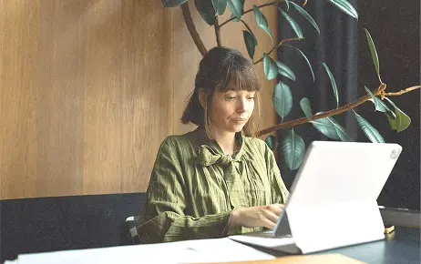 girl working on laptop