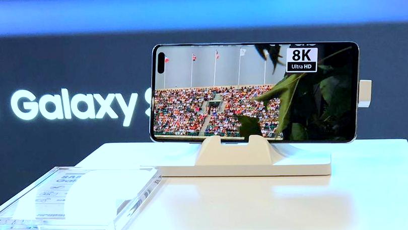 Working with Tiledmedia and Harmonic, the Hong Kong telco and technology leader PCCW showed Tiledmedia’s 8k “planar” app running on 5G phones