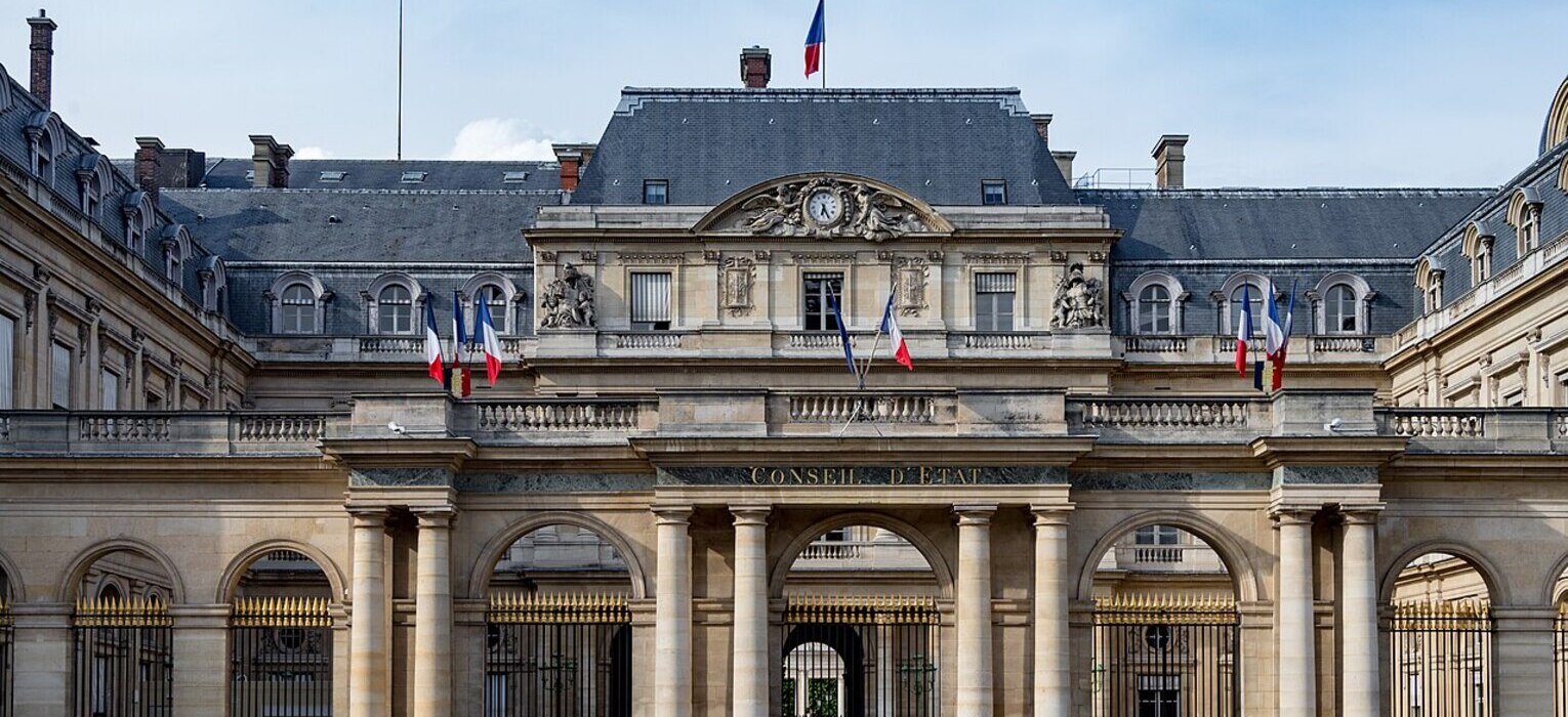 La signature mixte d’un marché public est possible
