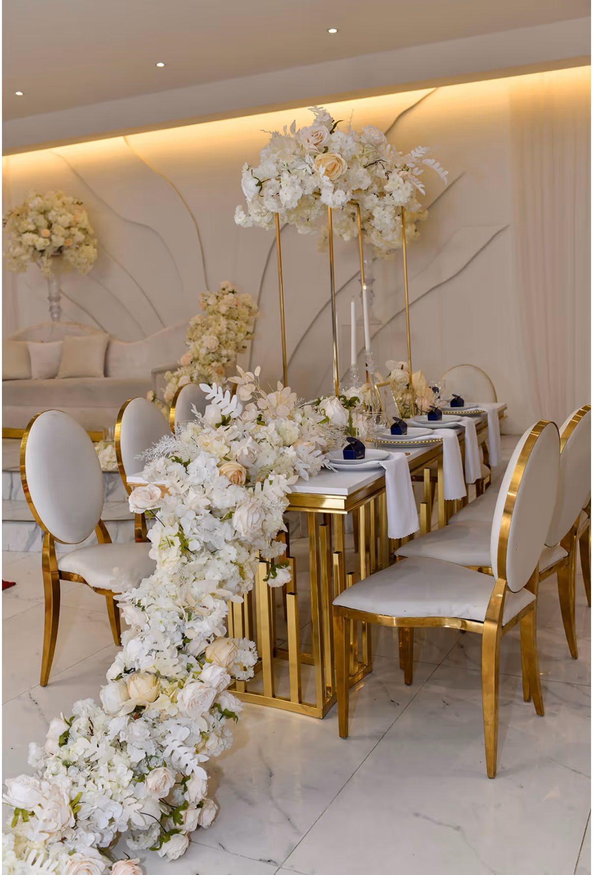 Luxe trouwdecoratie en podium in Arian Feestzaal