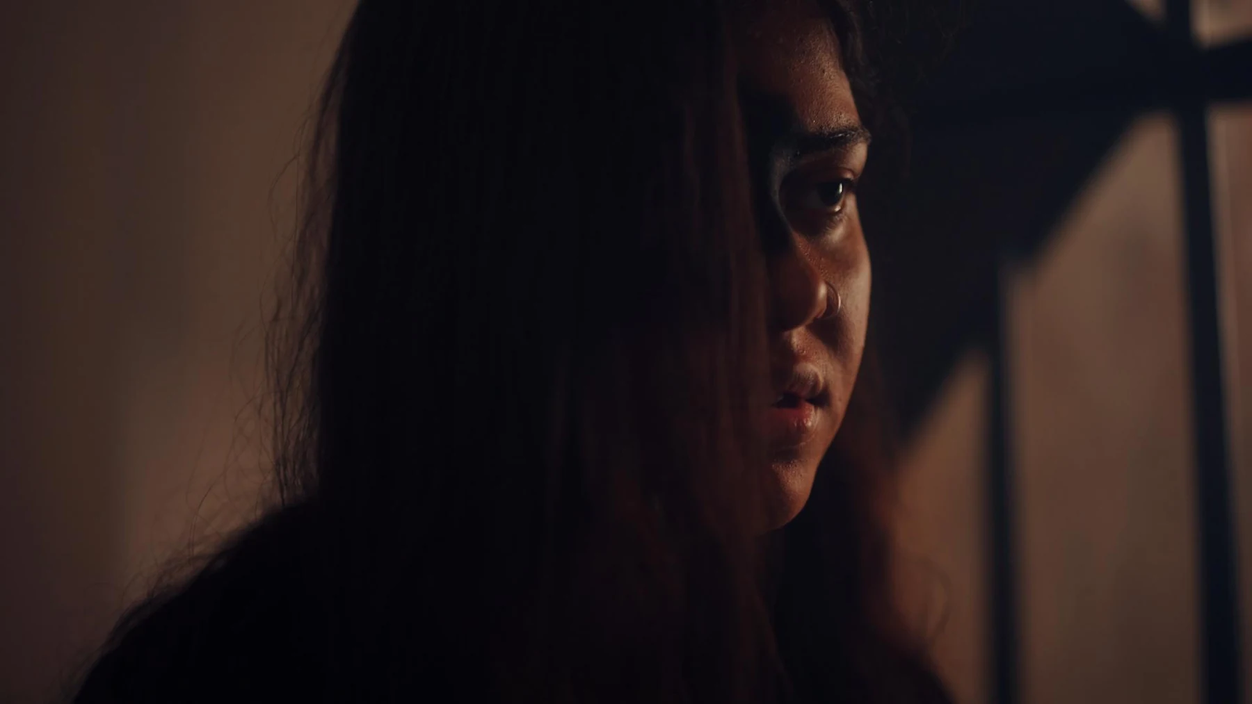 Kali — A close performance half-lit from a doorway
