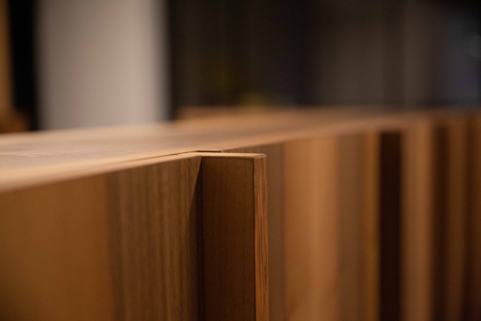 Kantoorinterieur van BBP&Partners in Keerbergen met hout en zwart staal