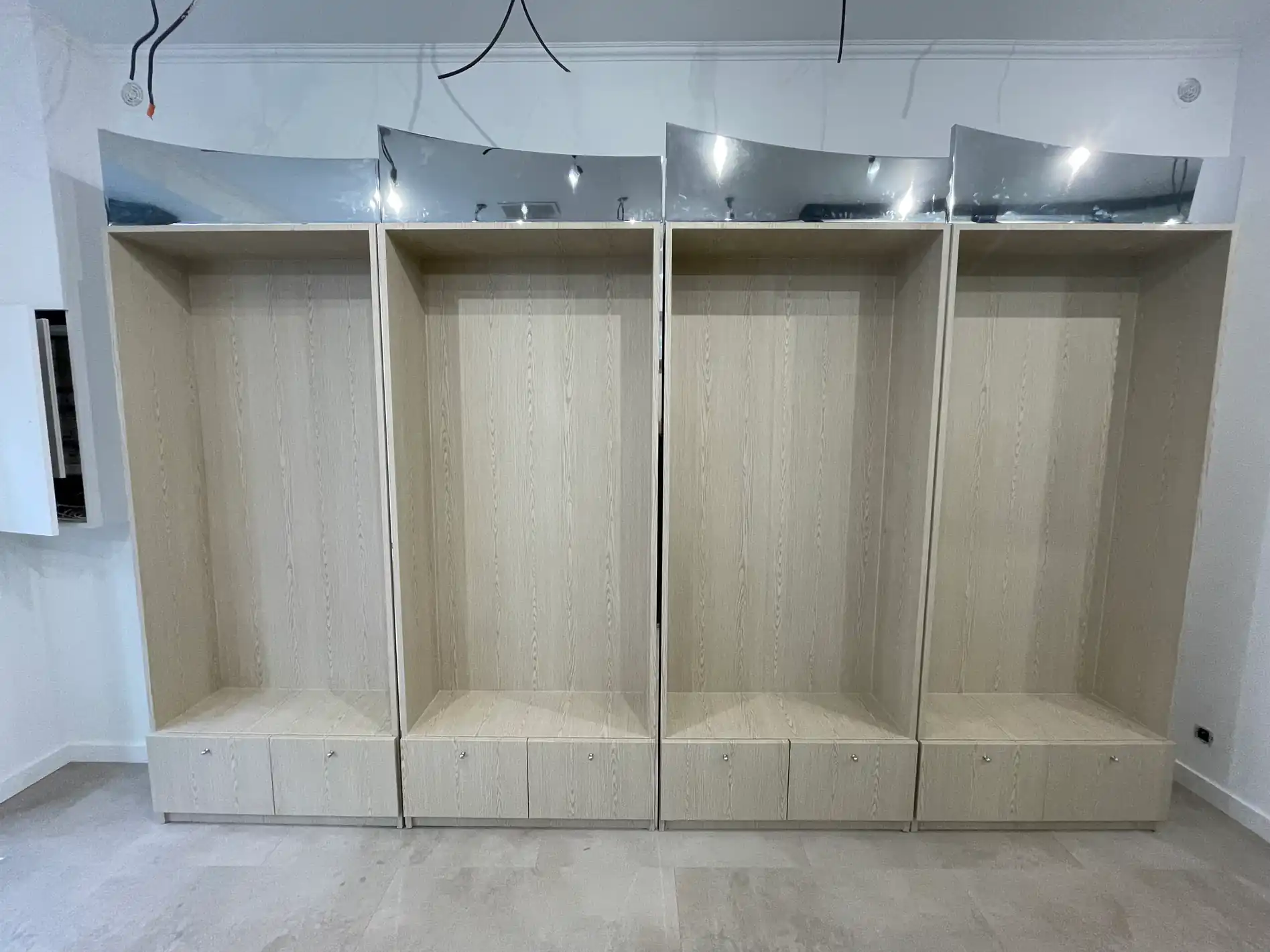 Mobilier de la Clinique du Cheveu habillé d'un film décoratif — Cannes