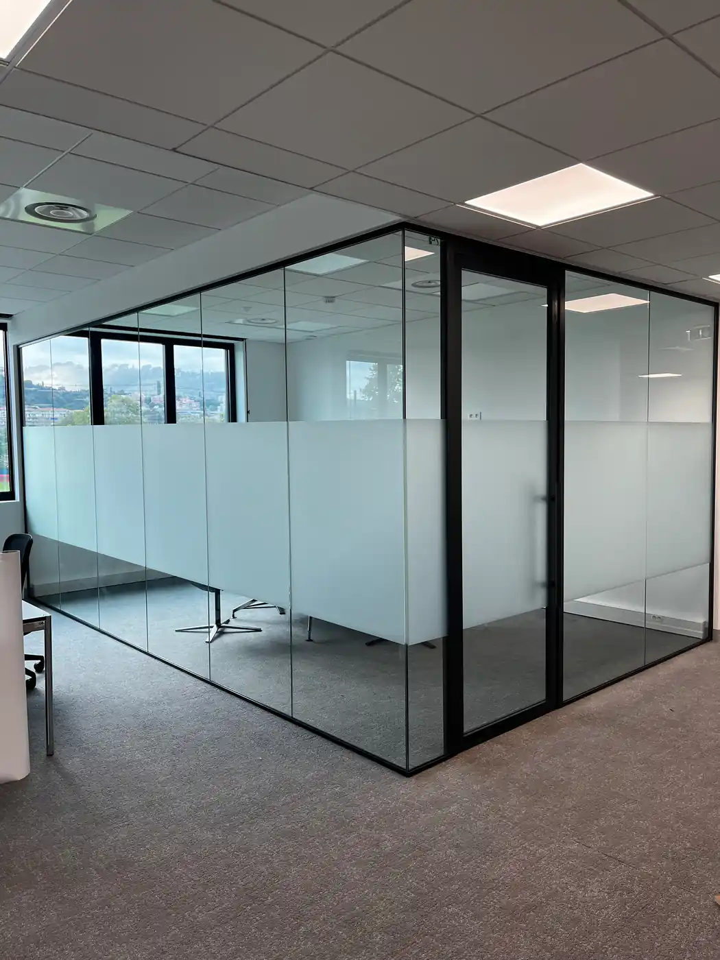 Cloisons vitrées en film dépoli dans les bureaux de l'OGC Nice