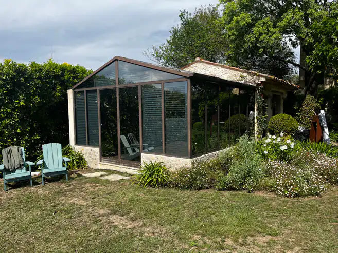Verrière d'une villa équipée d'un film solaire — Plascassier