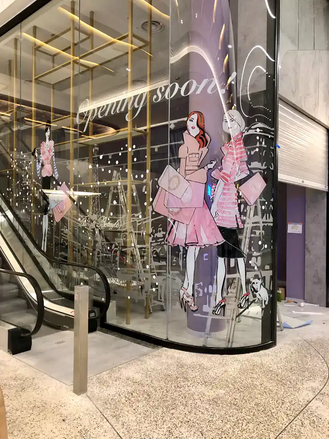 Vitrine de boutique habillée en vitrophanie — Saint-Laurent-du-Var