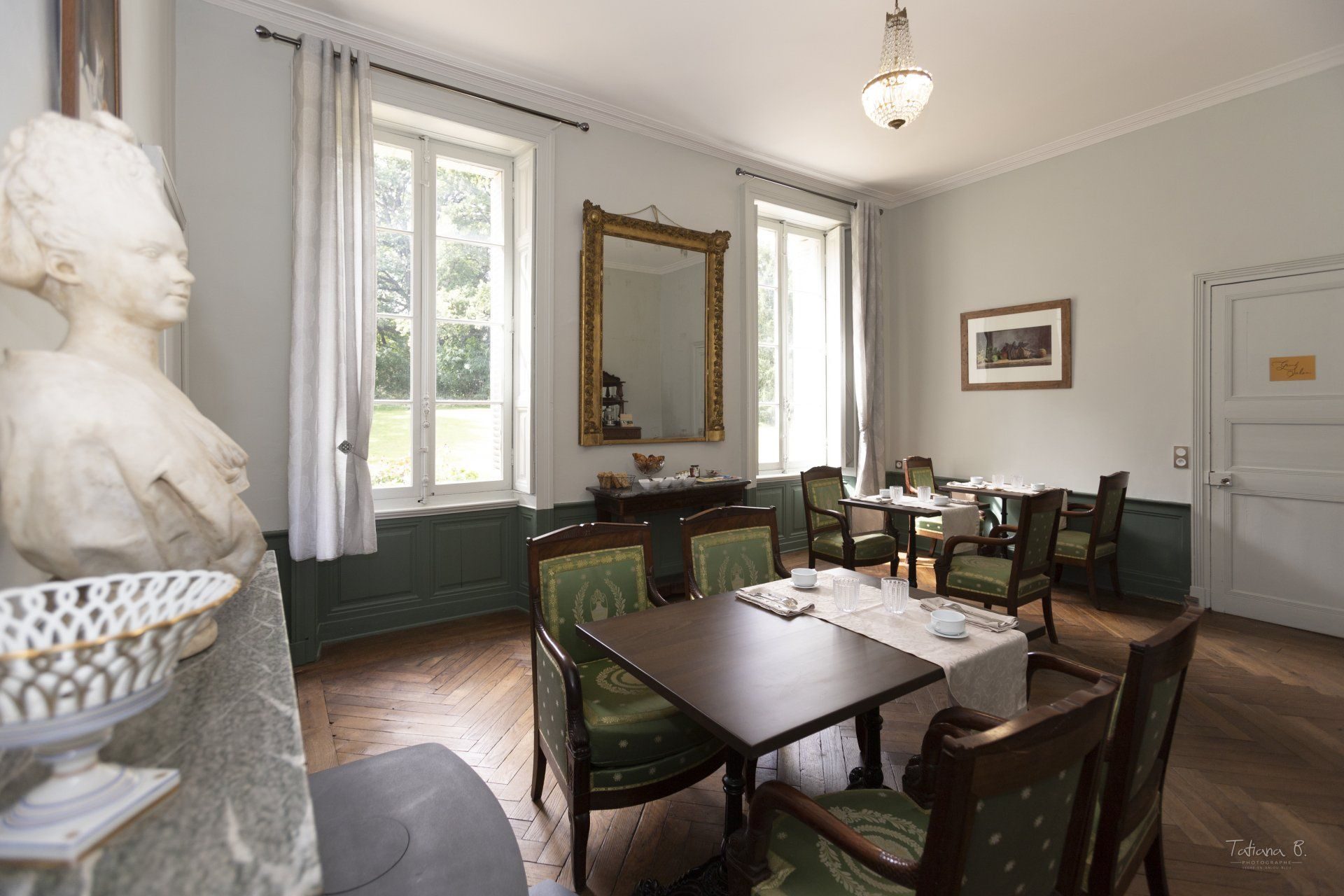 Le Petit Salon du Château l'Escale, où sont servis le petit-déjeuner et la Table du Château, Vair-sur-Loire