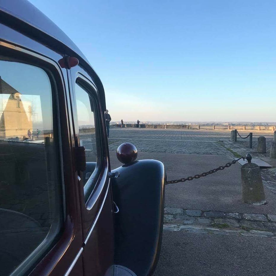 La traction Modestine, voiture ancienne conduite par Vincent au Château l'Escale