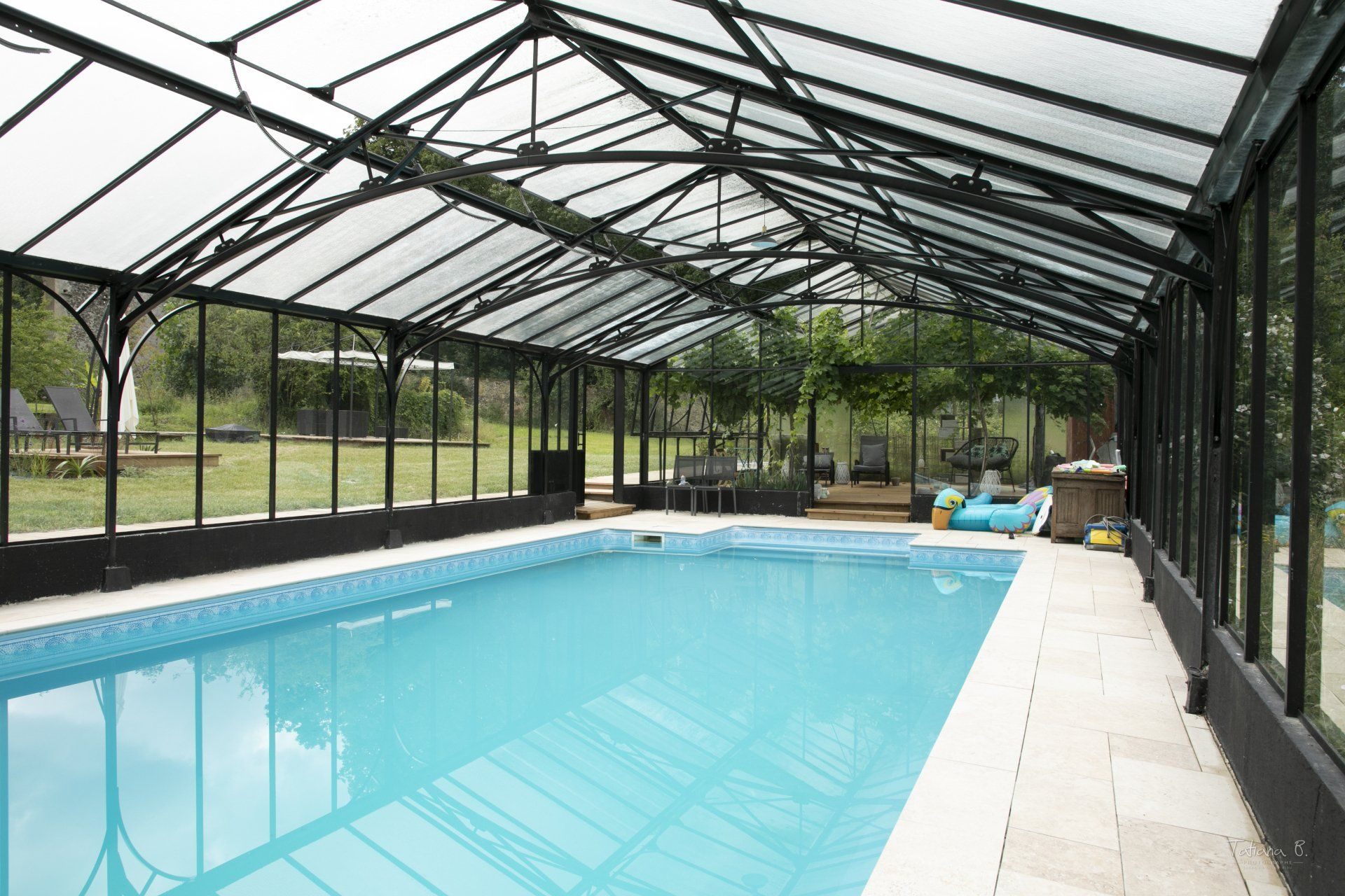 La piscine intérieure couverte et chauffée du Château l'Escale, Vair-sur-Loire