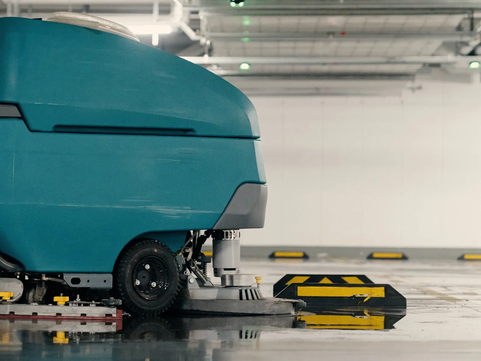 Parking ramp power sweeping