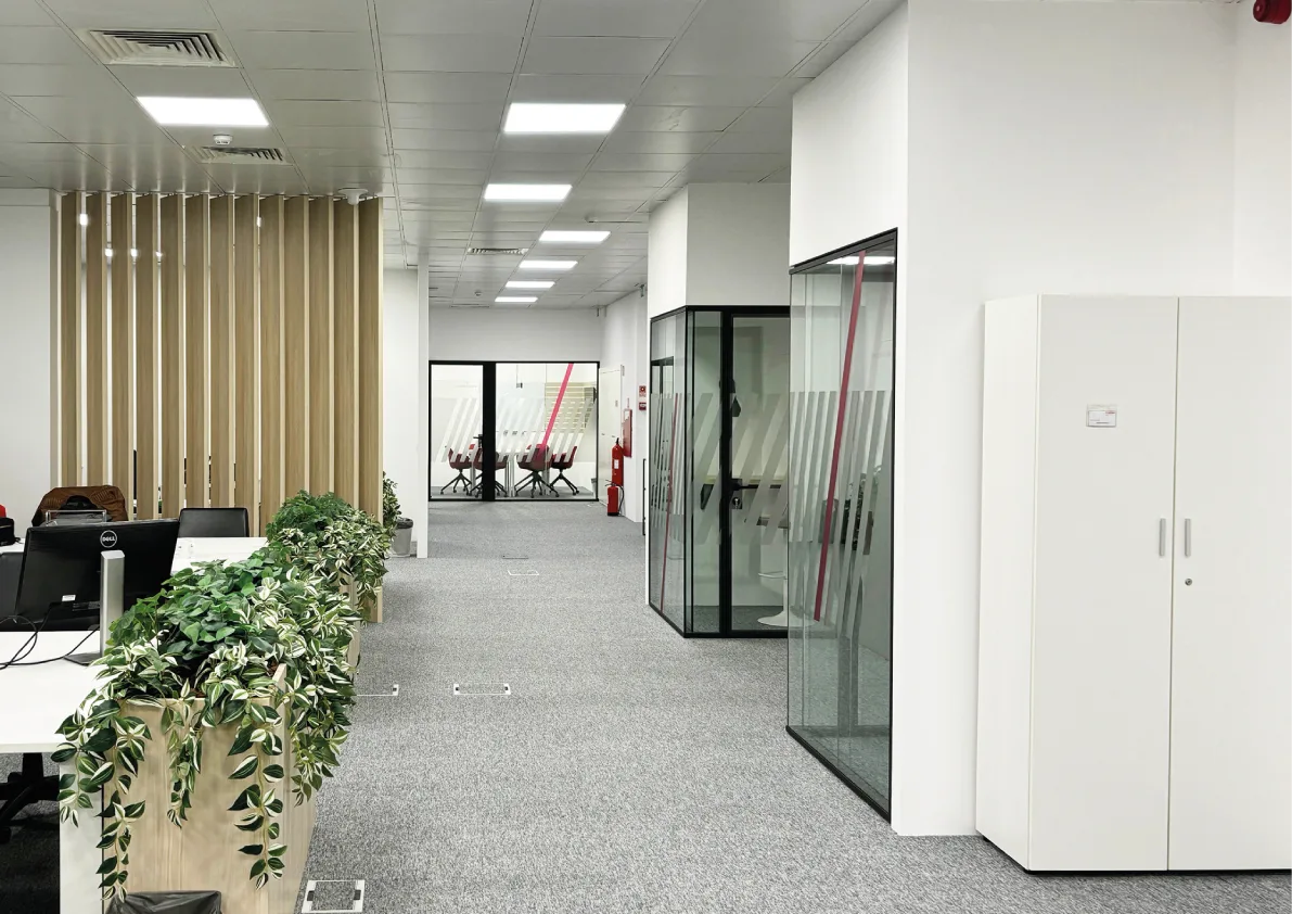 Brighten office interior – main photo