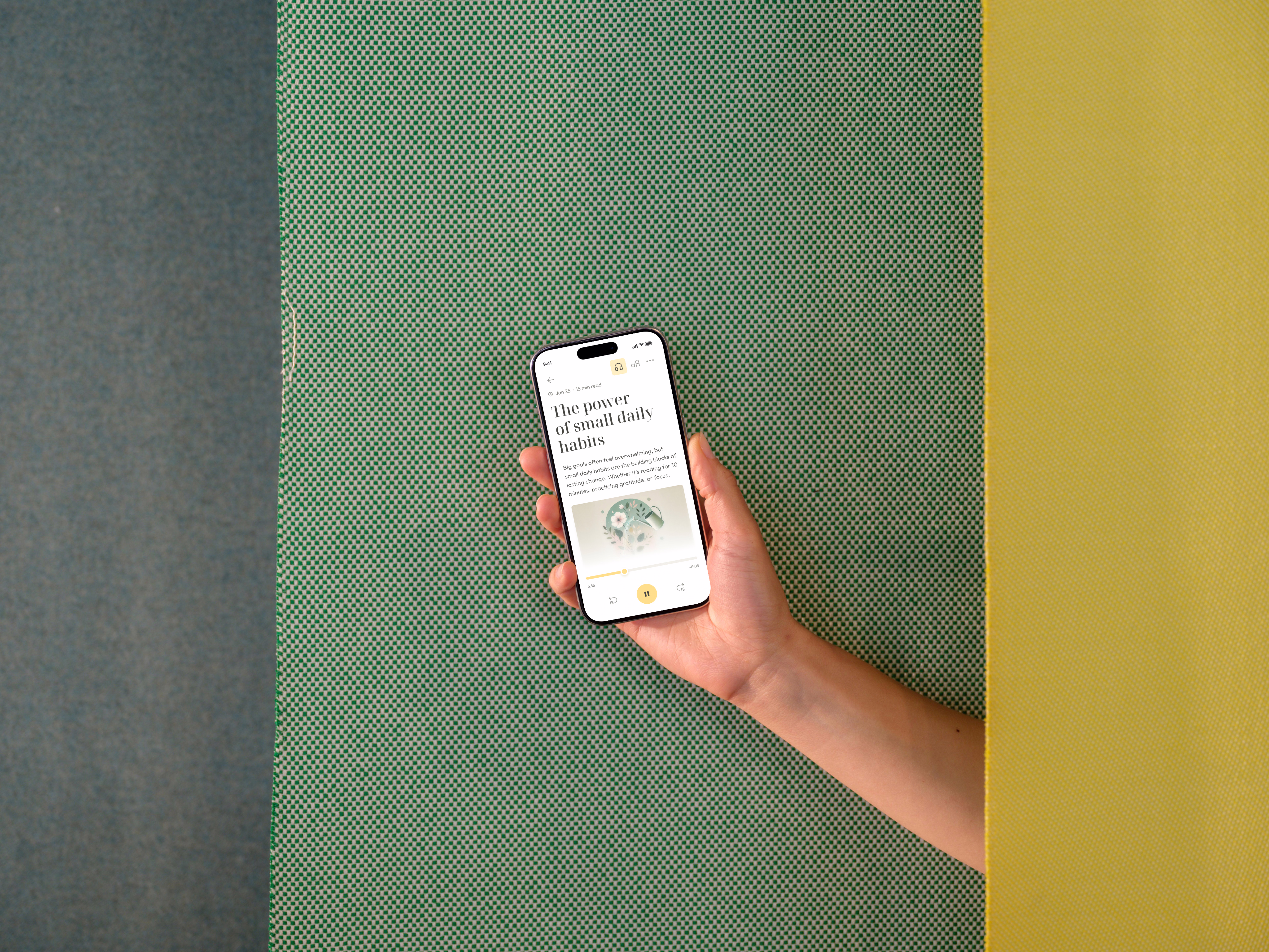 Omnivore reading and listening experience on a phone