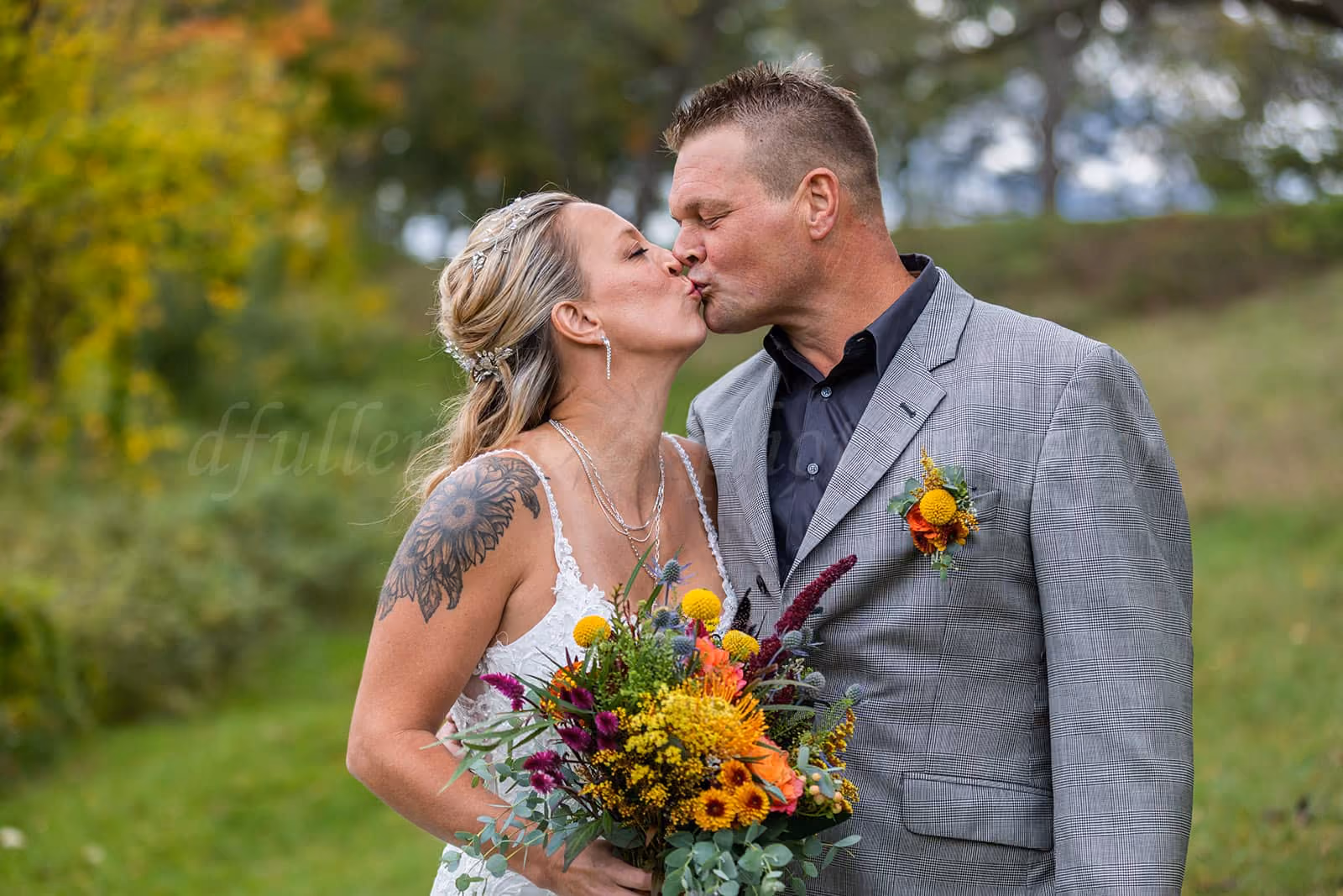Kensington Metropark wedding photography by Fullerton Photography.