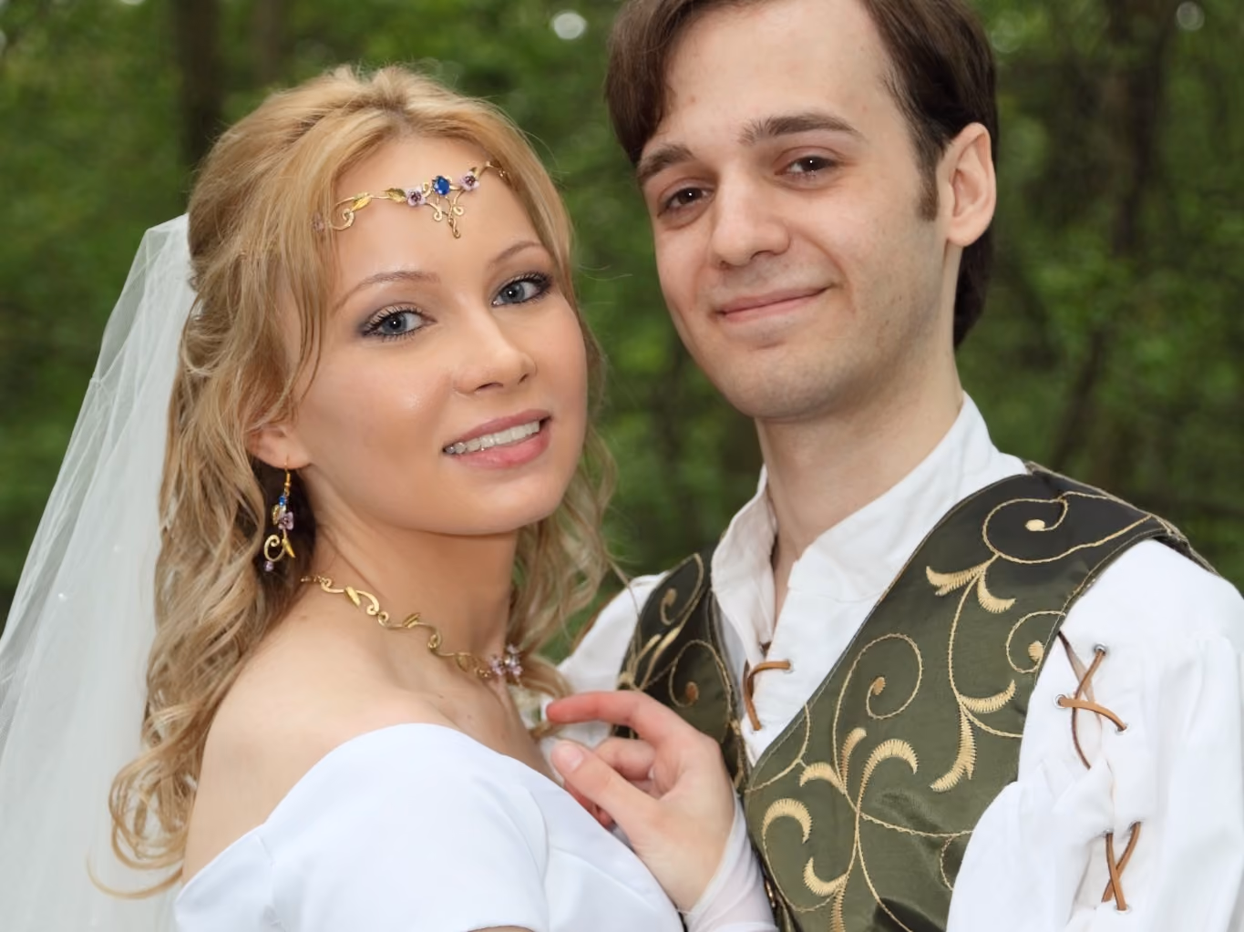 Wedding couple portrait by Fullerton Photography