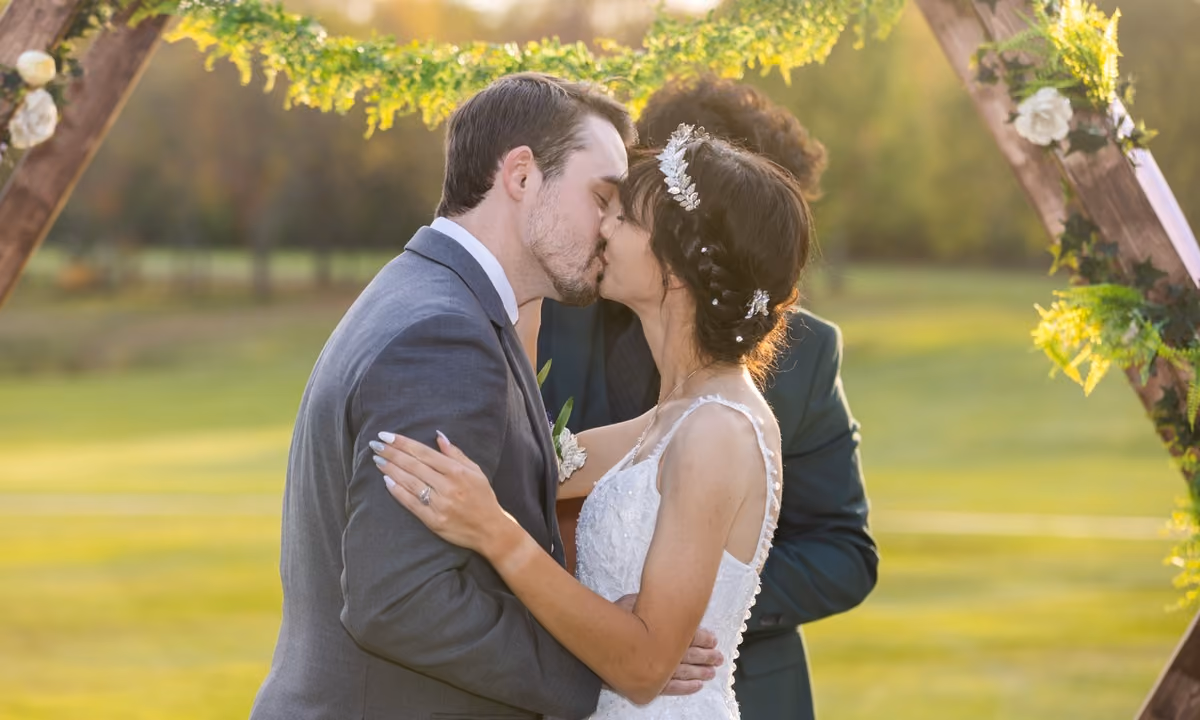 Wedding couple portrait representing the Emerald package.