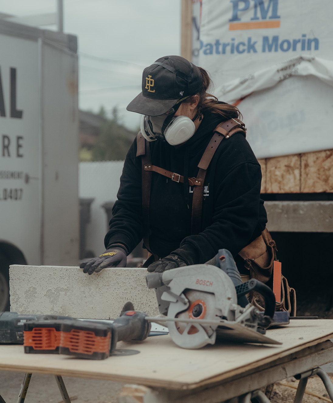 Le Projet Local working on a construction site
