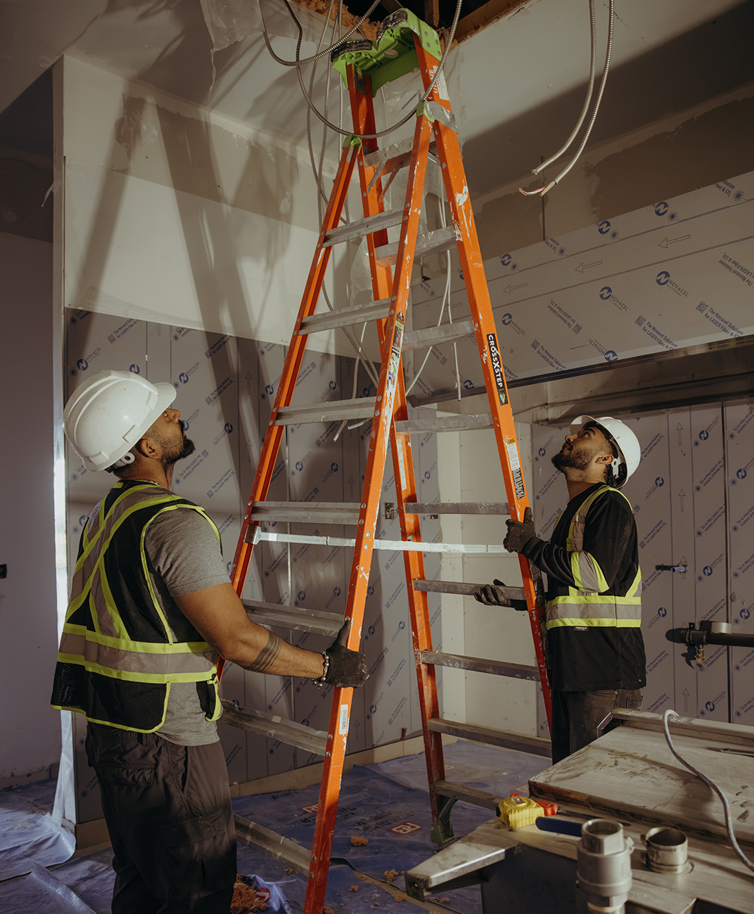 Aozat working on a construction site