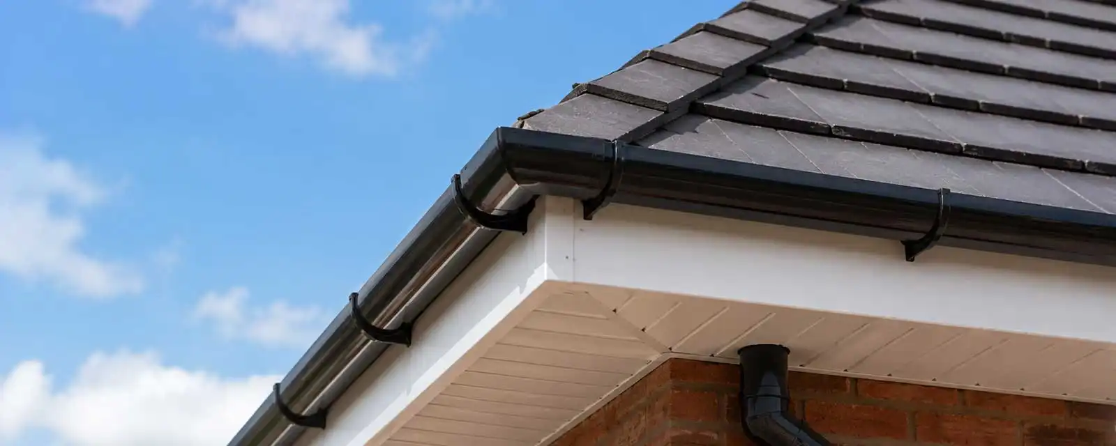 Fascias, Soffits and Guttering That Protect Your Roofline