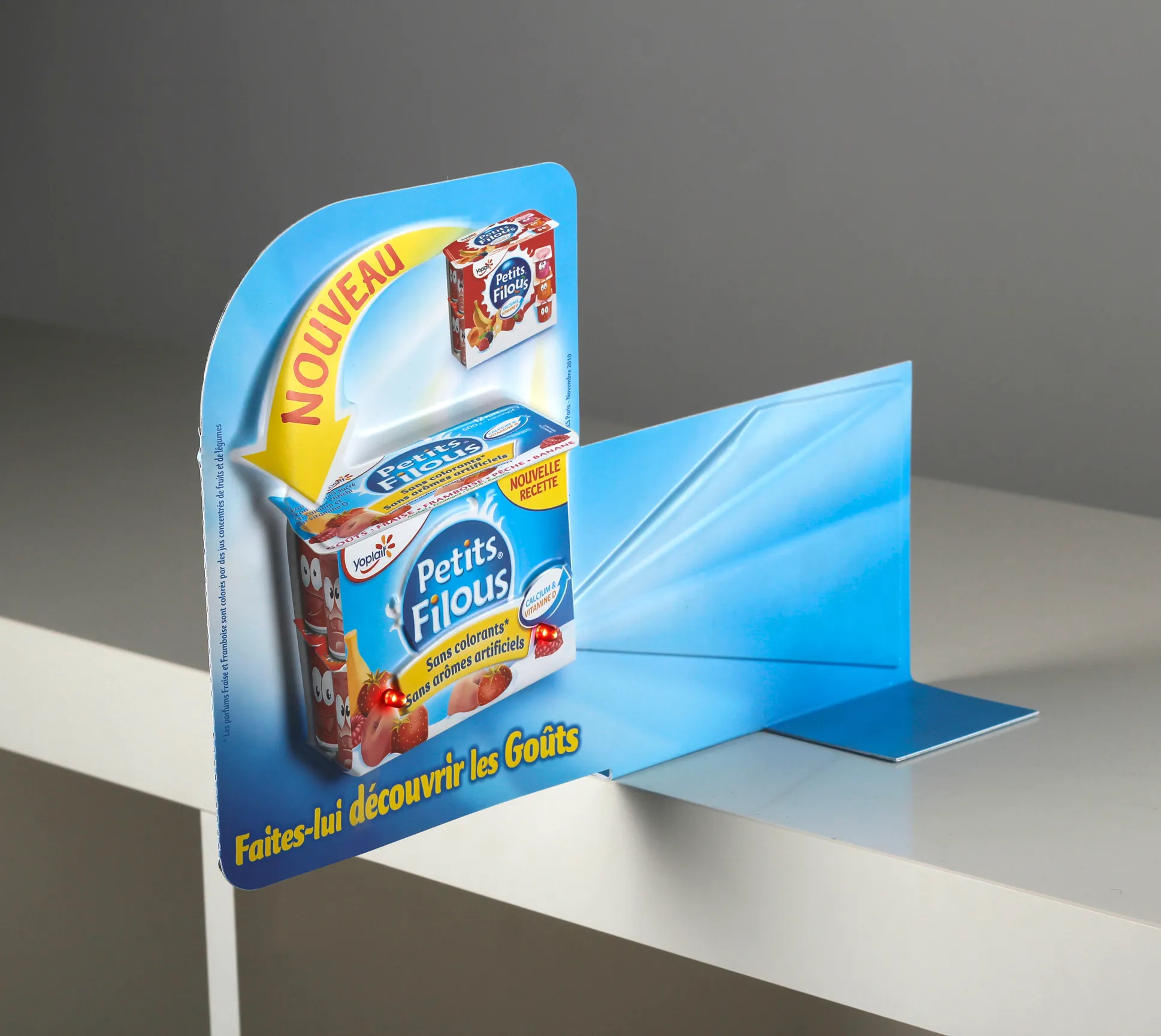 Yoplait Filous 3D bus stop display
