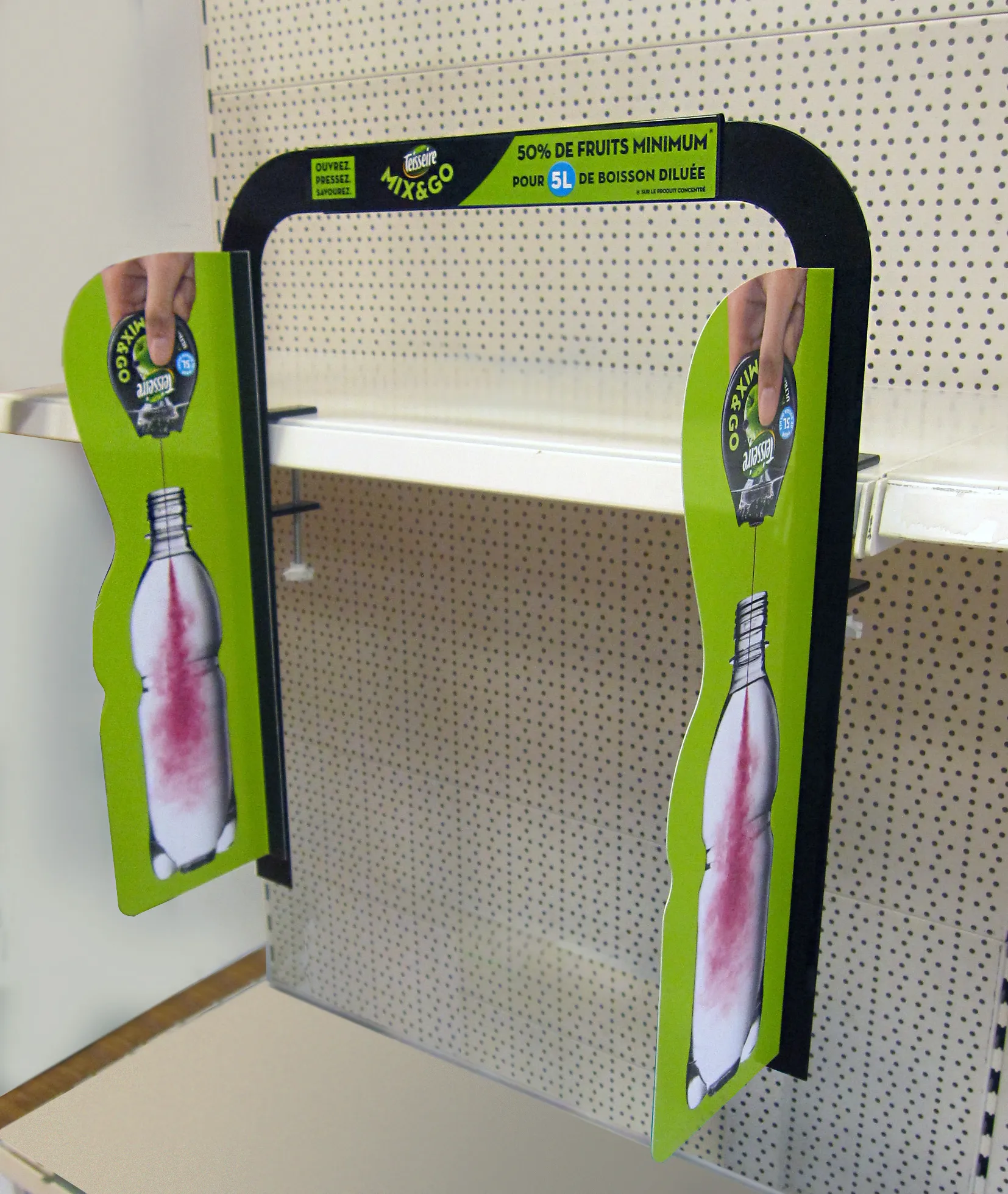 Adjustable Teisseire shelf dressing
