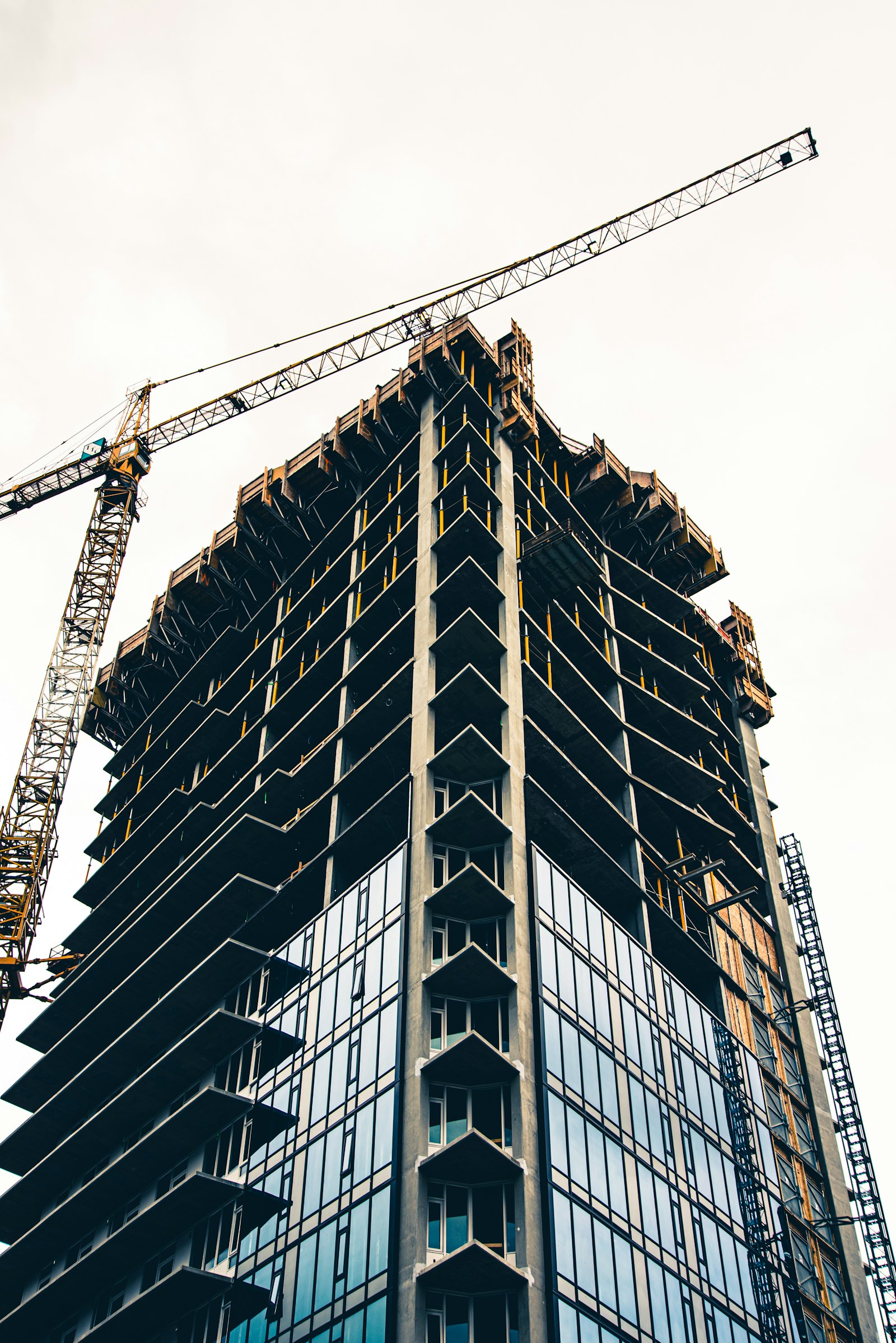 Tower crane over an apartment building under construction | Westside Construction Group