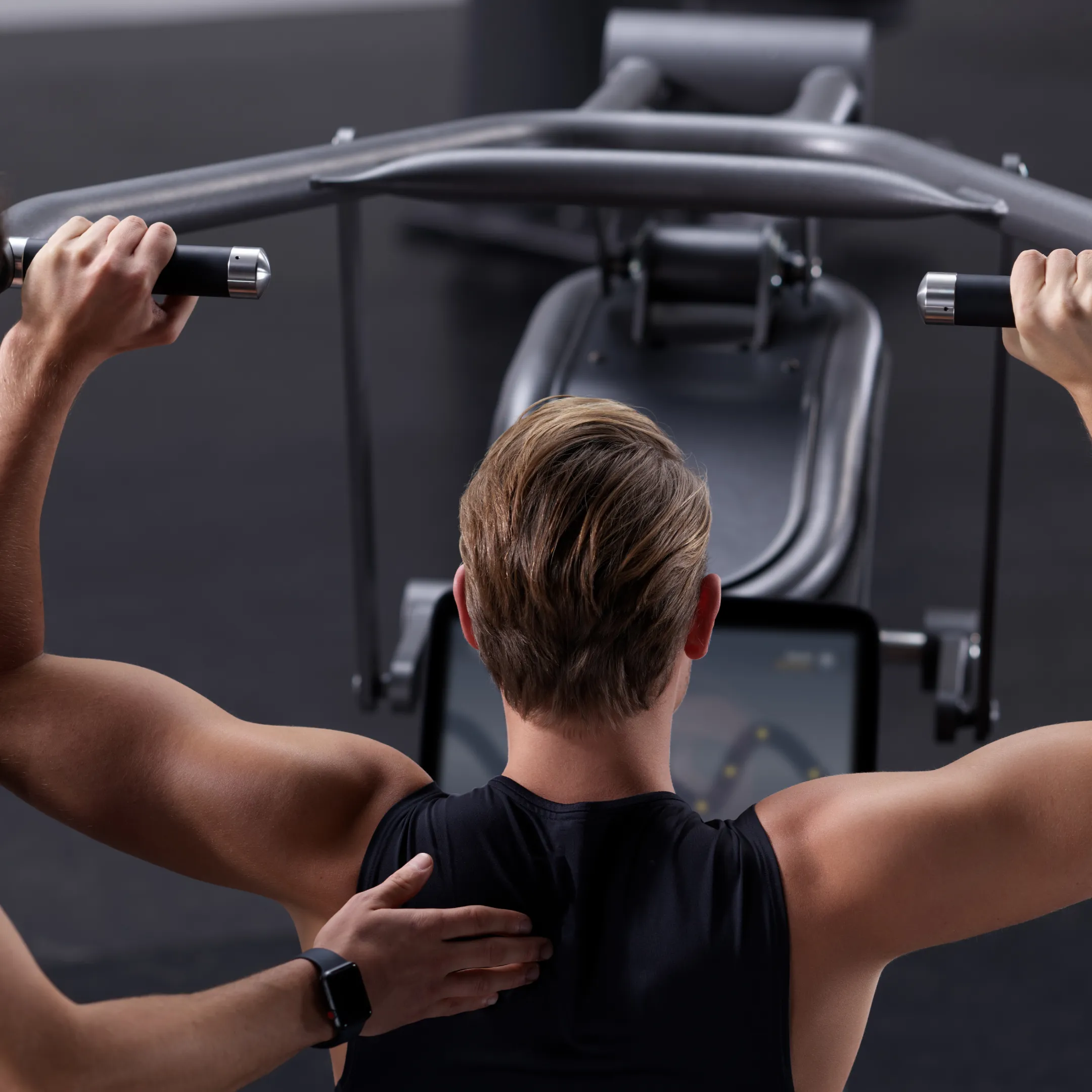 Vrouw op egym apparaat