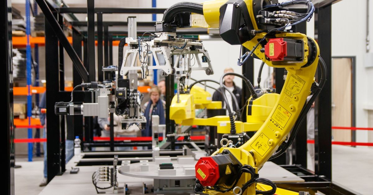 Industrial robotics, shown for illustration. This is not an Intel robot or Razor Lake-AX prototype.