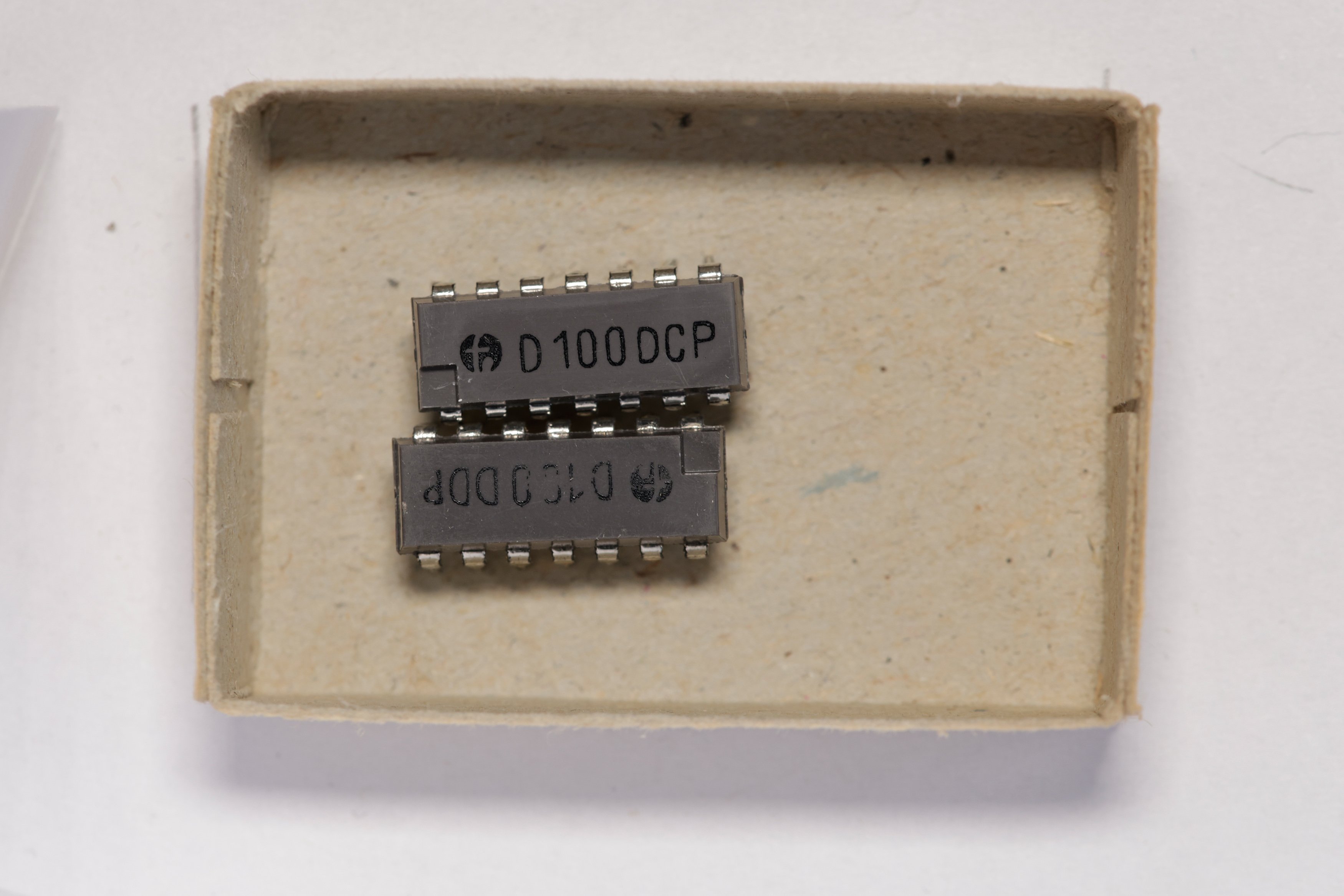 HFO D100D 7400-compatible logic integrated circuits. Archive photograph.
