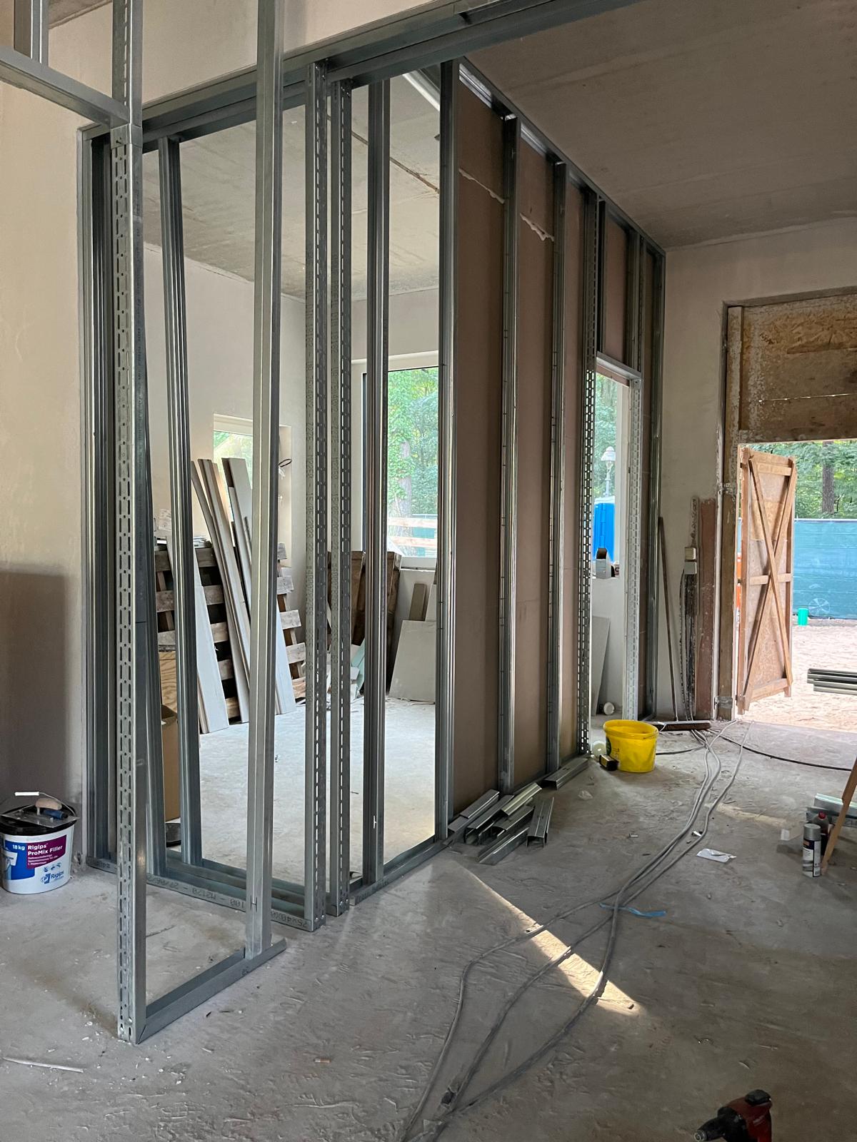 Vorher: Trockenbau-Ständerwerk im Rohbau