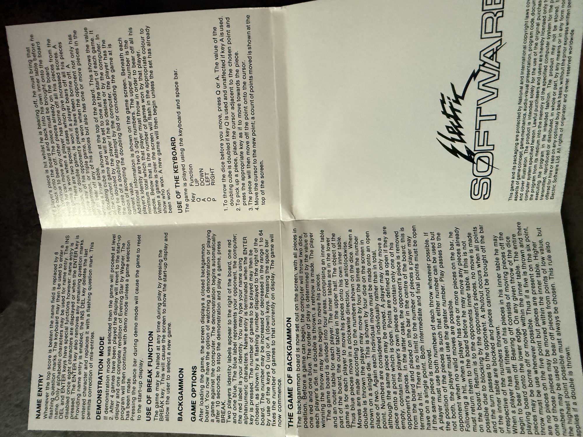 Unfolded inlay, inner side: name entry, demonstration mode and the Backgammon game options, rules and keyboard controls