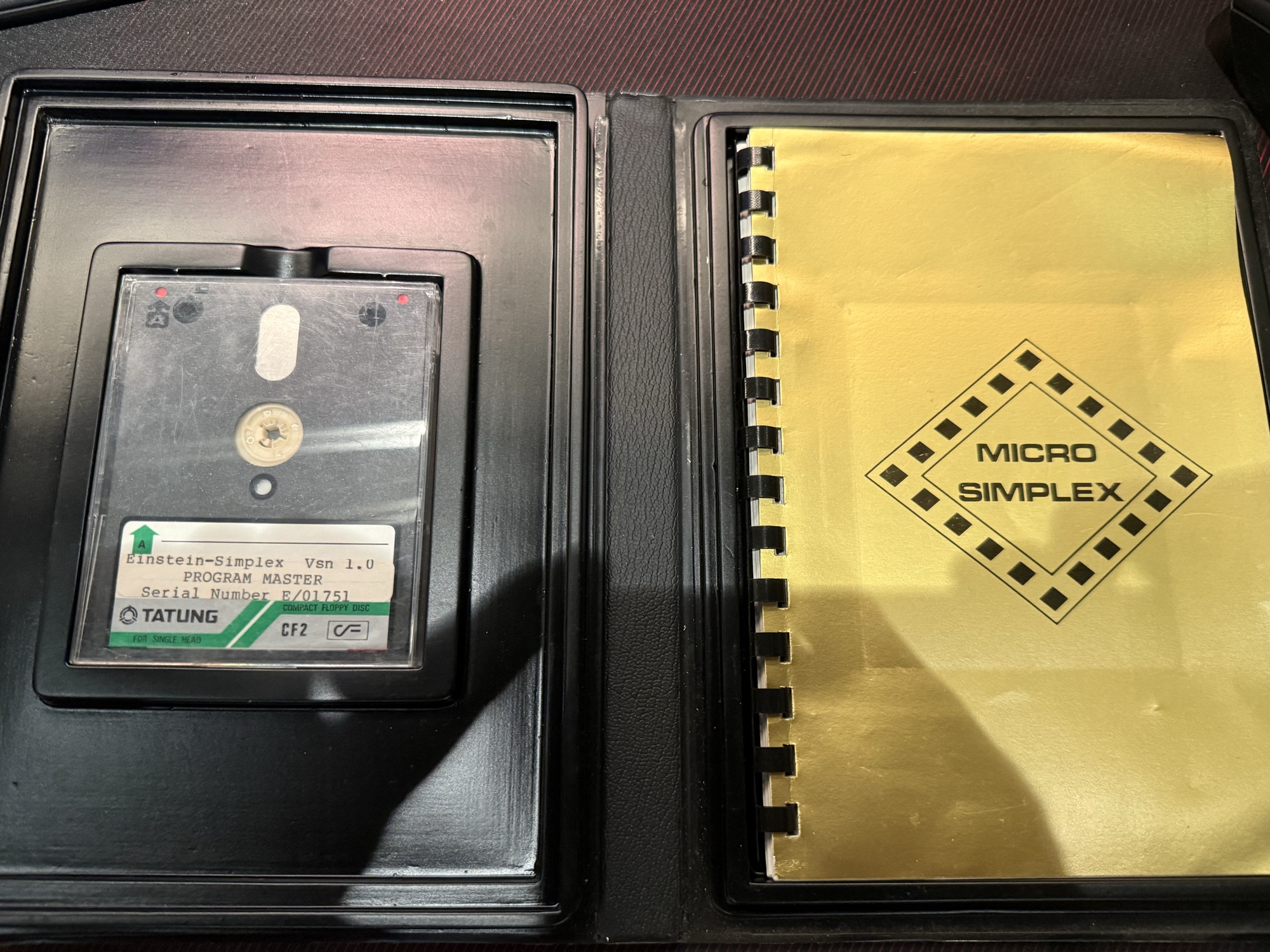 The case open: the disc, labelled Einstein-Simplex Vsn 1.0 Program Master, and the manual
