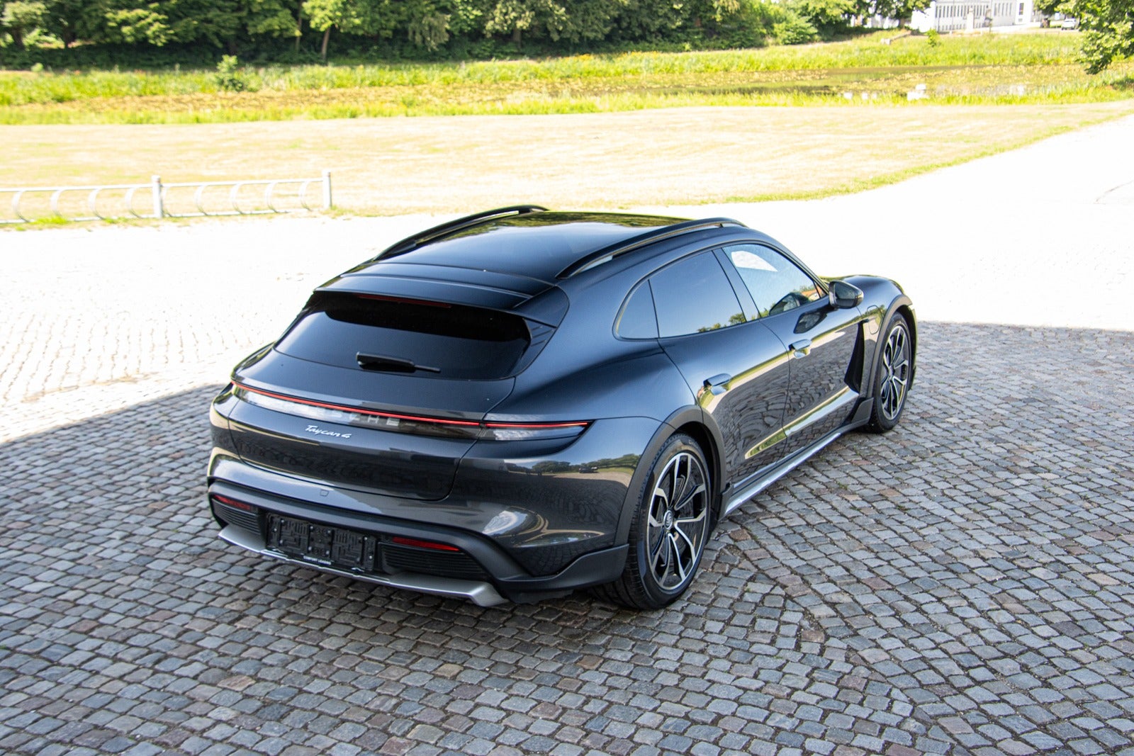 Porsche Taycan 4 Performance+ Cross Turismo (2021)