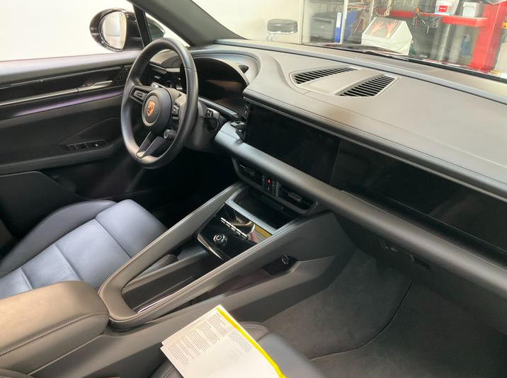 Porsche Macan (2025)