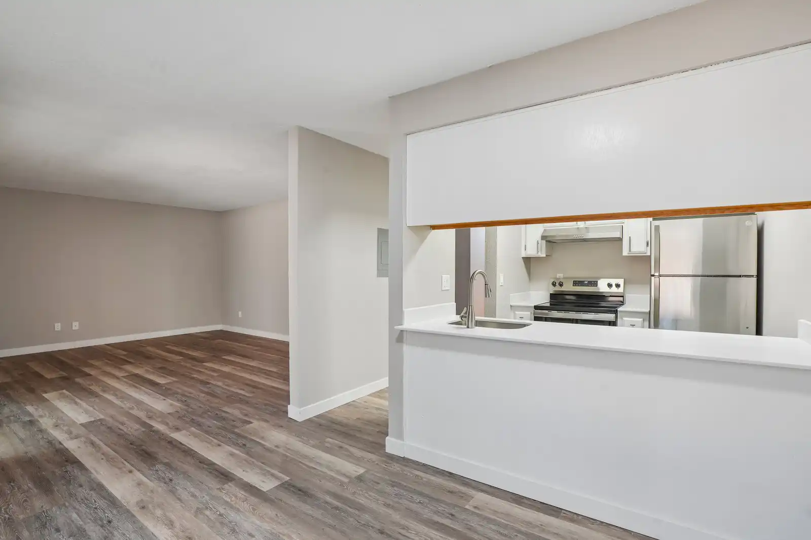 Dining room with breakfast bar