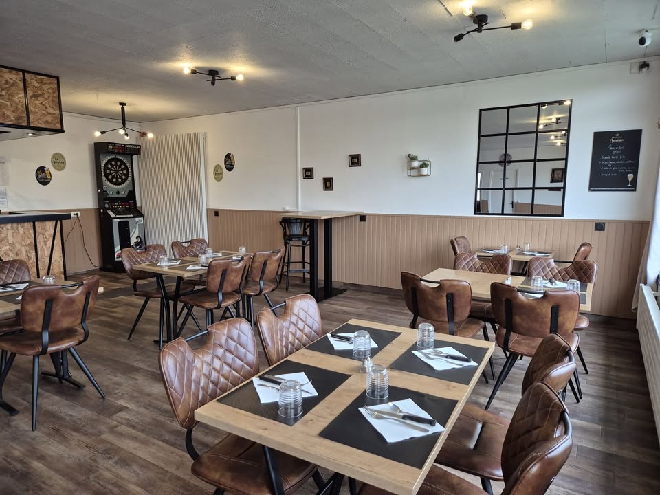 Salle du restaurant Le 28 à Fontenay-le-Marmion