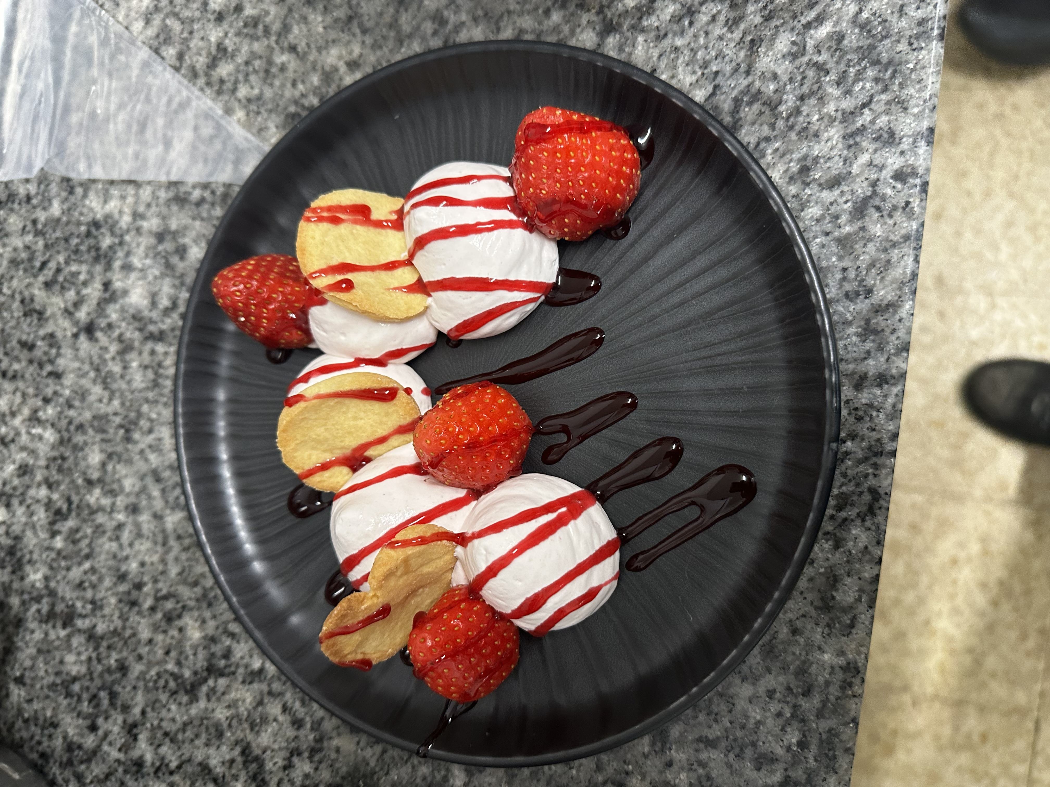 Dessert aux fraises servi au 28