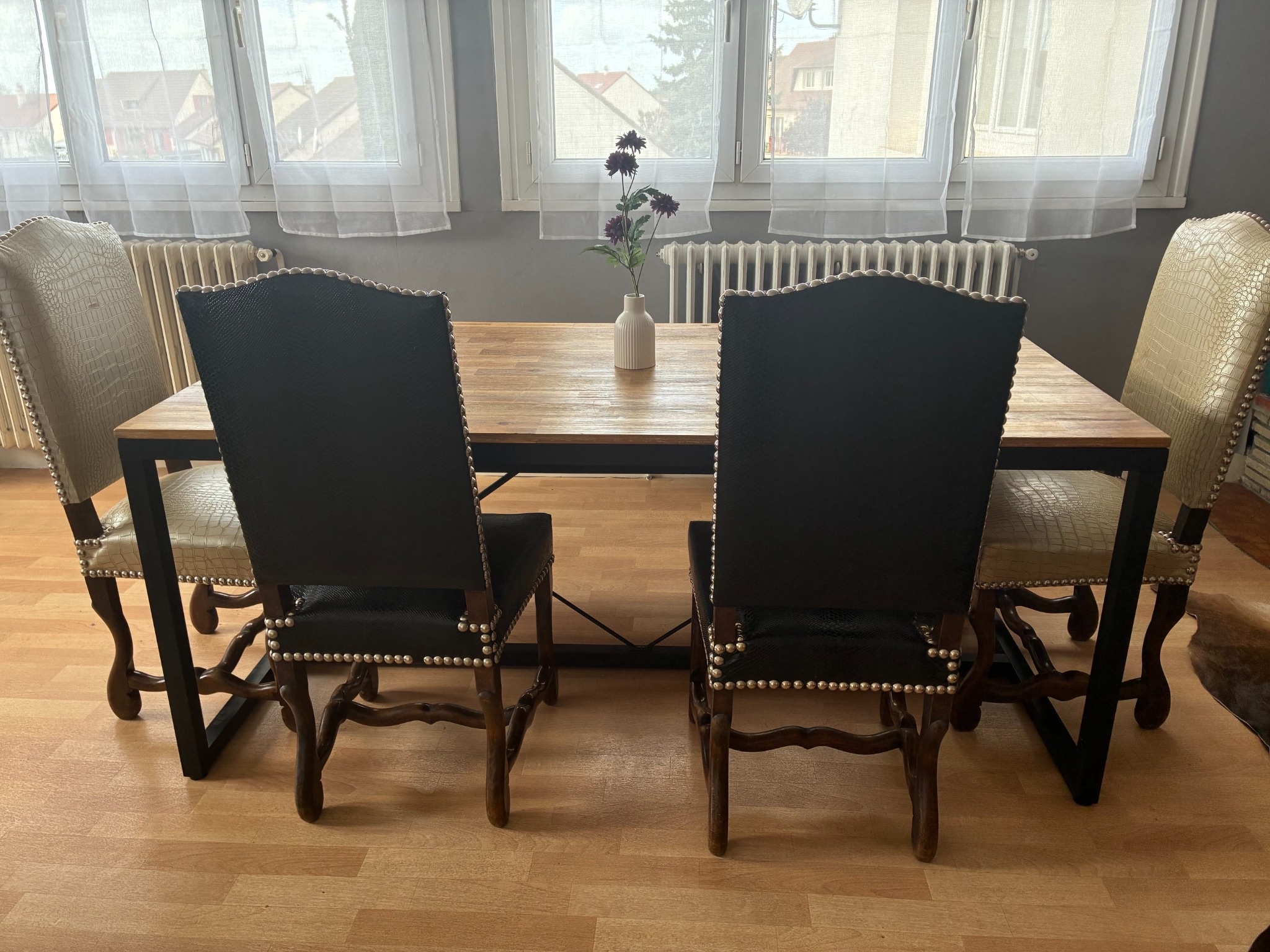 Salle à manger de L’Annexe du 28 à Fontenay-le-Marmion
