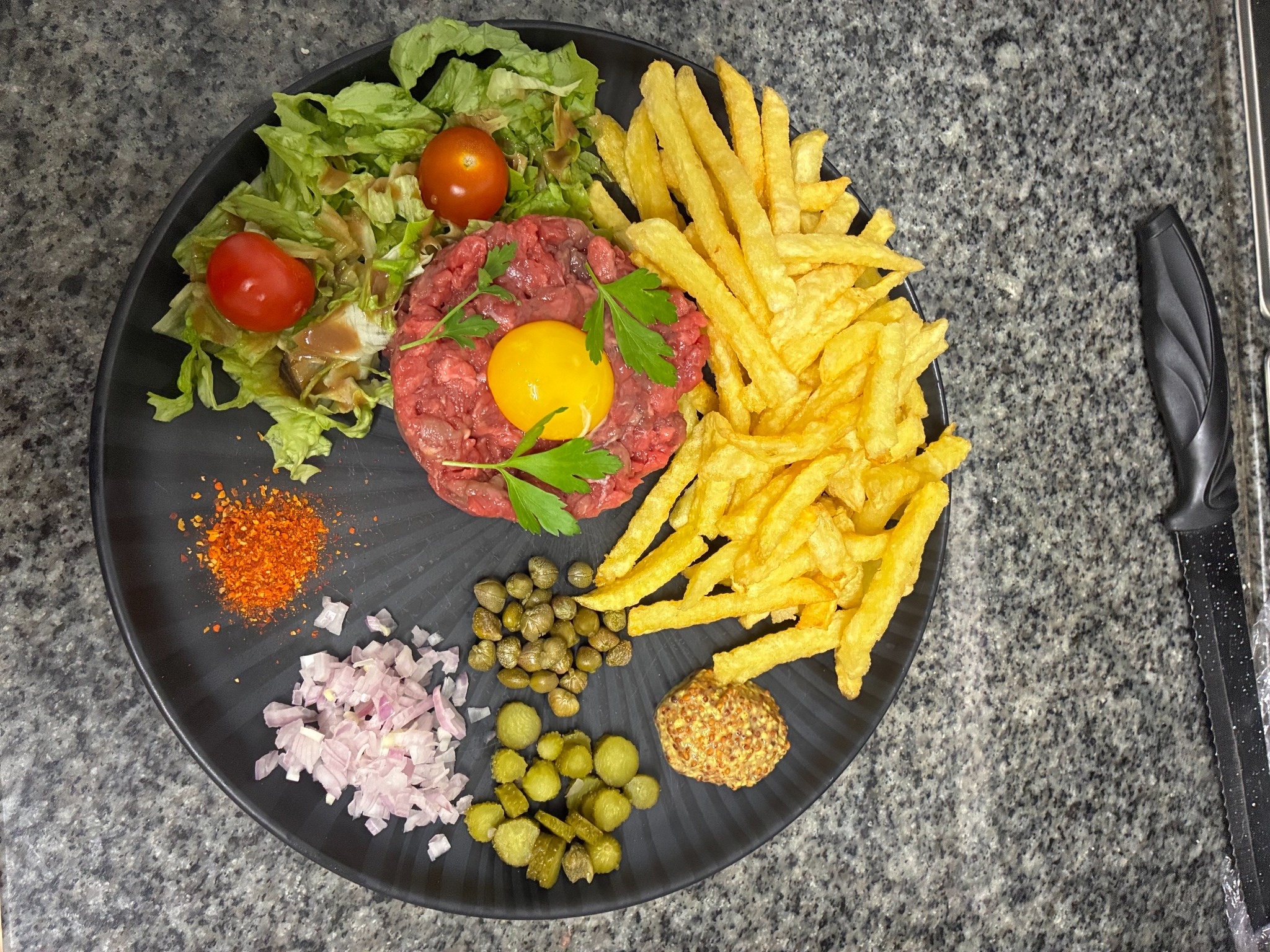 Assiette servie au restaurant Le 28