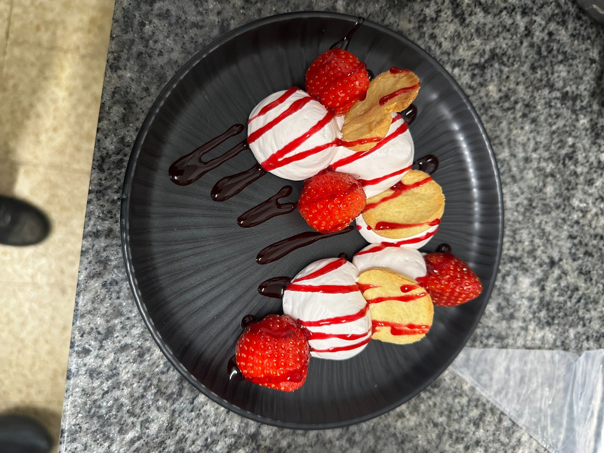 Dessert aux fraises servi au 28