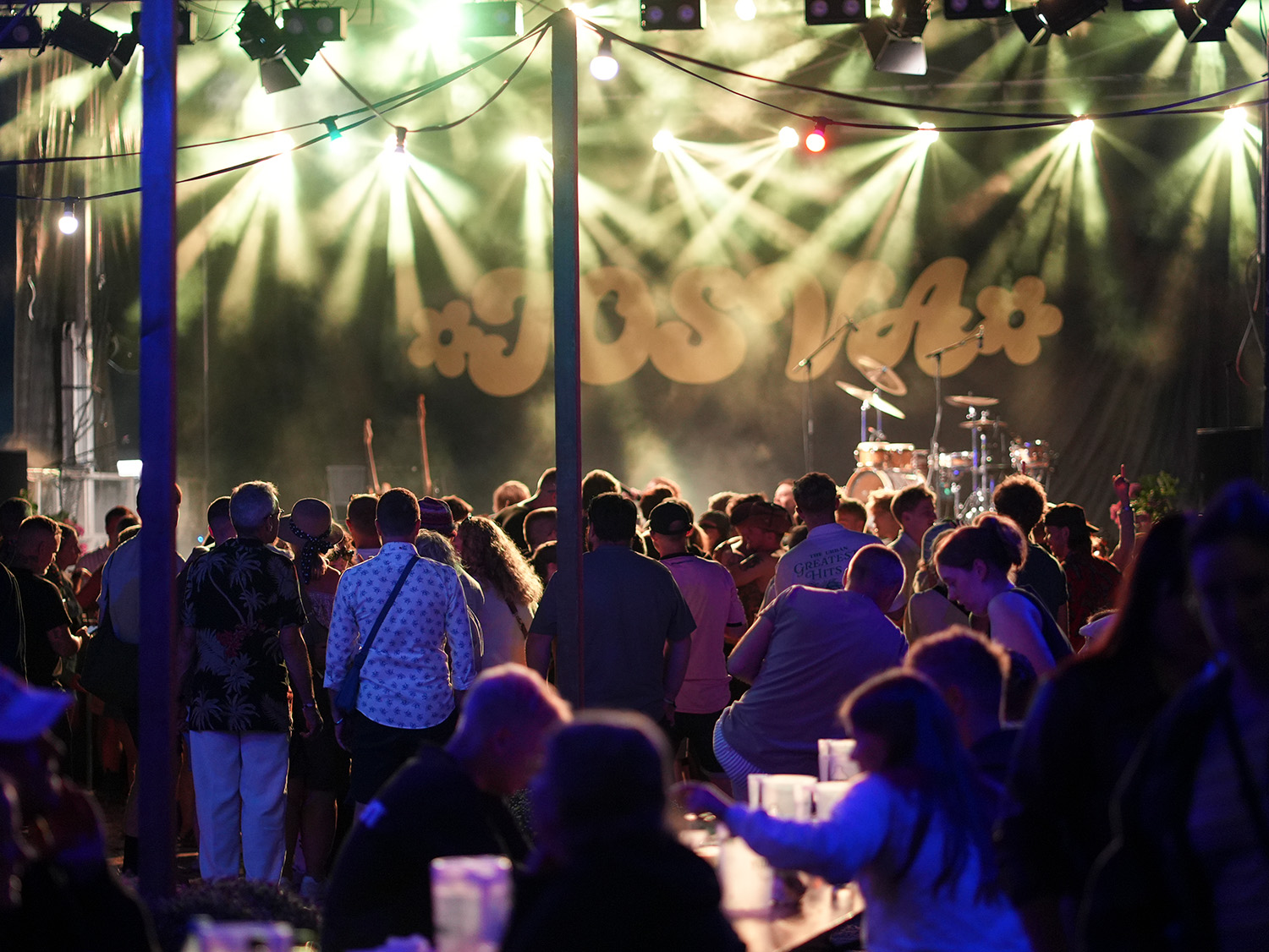 Publik foran scenen på Fjordlys Festival 2026 inden koncert med Josva