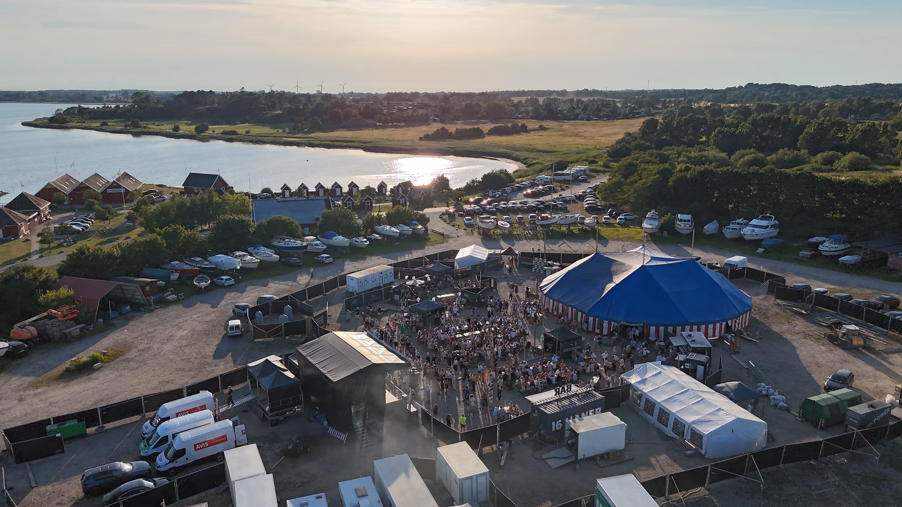 Dronefoto af festivalpladsen over Fjordlys Festival