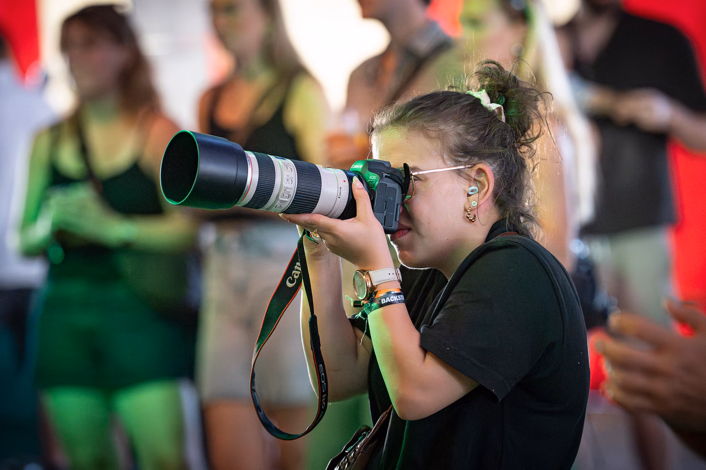 En fotograf på arbejde under Fjordlys Festival