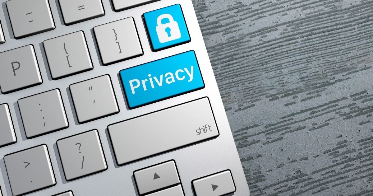 Tietokoneen näppäimistö, jossa "Privacy" painike