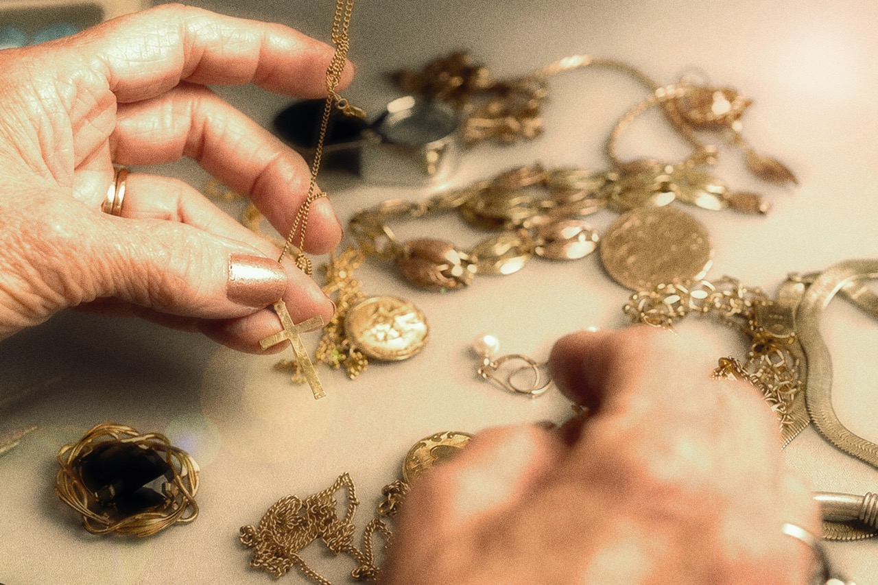 Gold jewelry and metals prepared for Sell Gold HQ review
