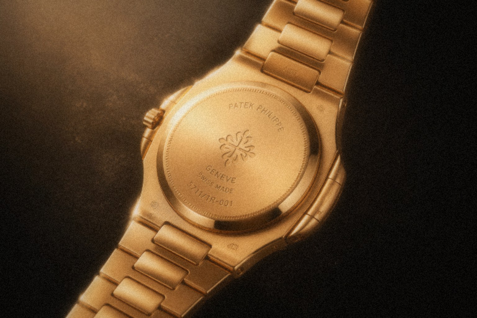 Watch dial and case photo angles for evaluation